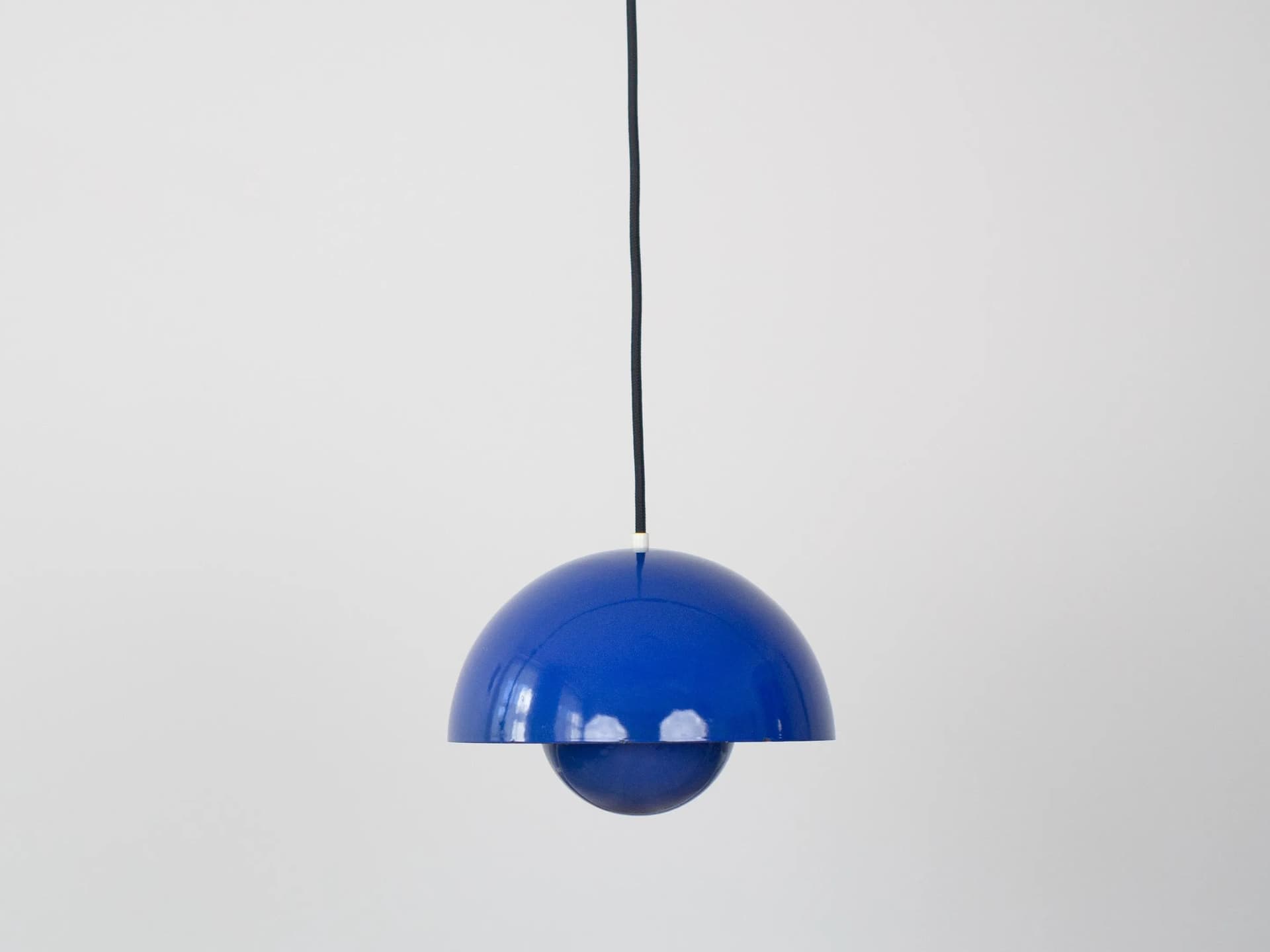 Kobaltowe emaliowane lampy wiszące Flowerpot VP1, proj. V. Panton dla Louis Poulsen, Dania, lata 60. - 20457