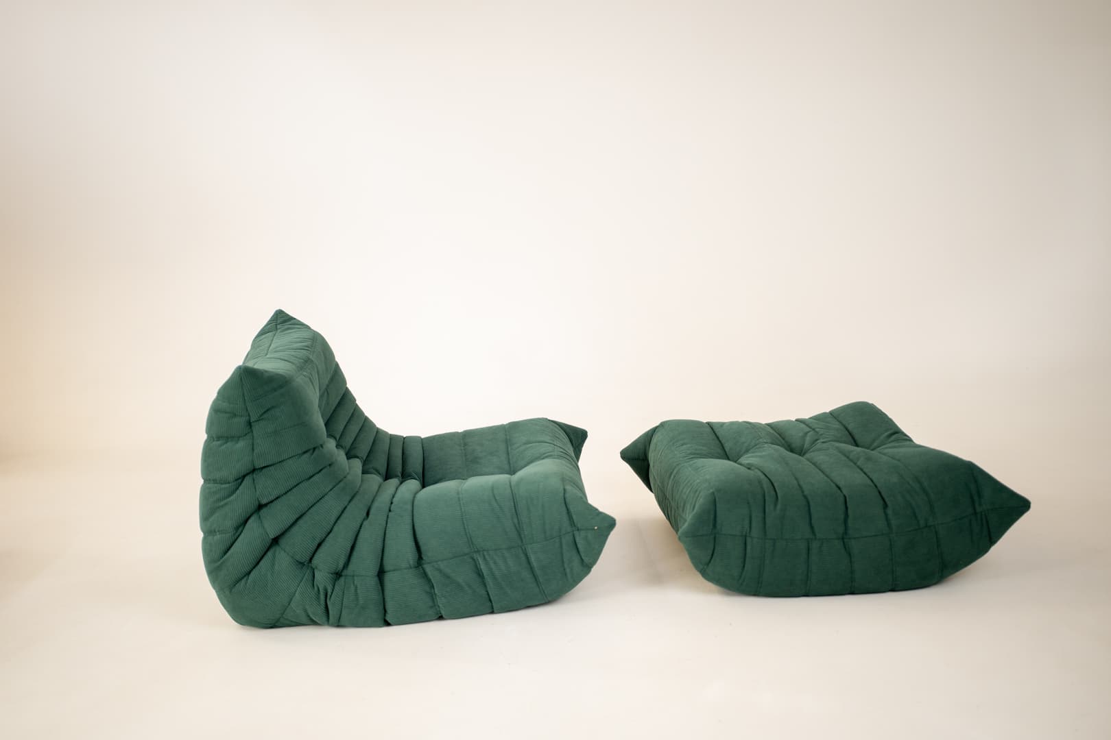 Fotel wypoczynkowy Togo z podnóżkiem, cord pine green - 291170