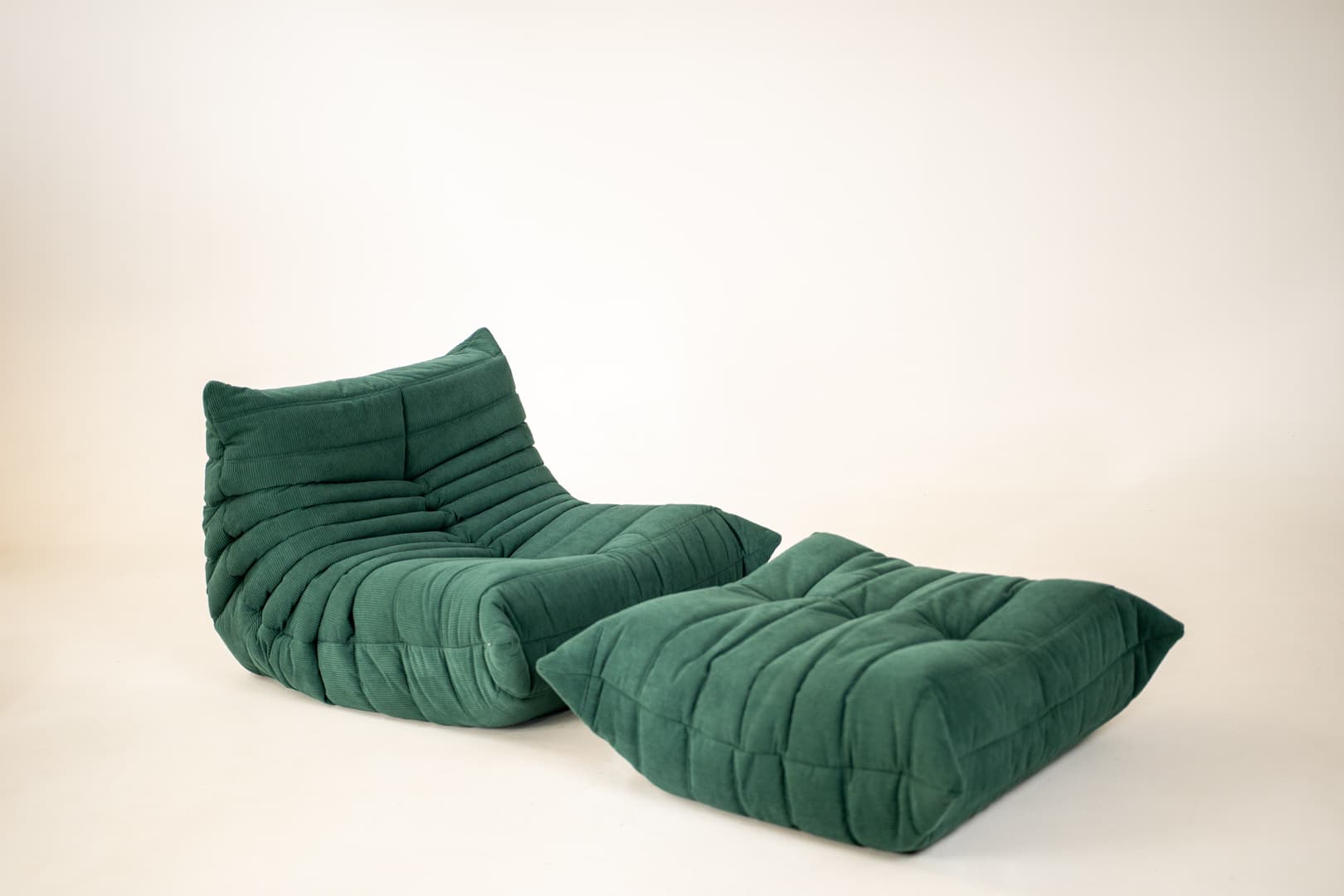 Fotel wypoczynkowy Togo z podnóżkiem, cord pine green - 291171