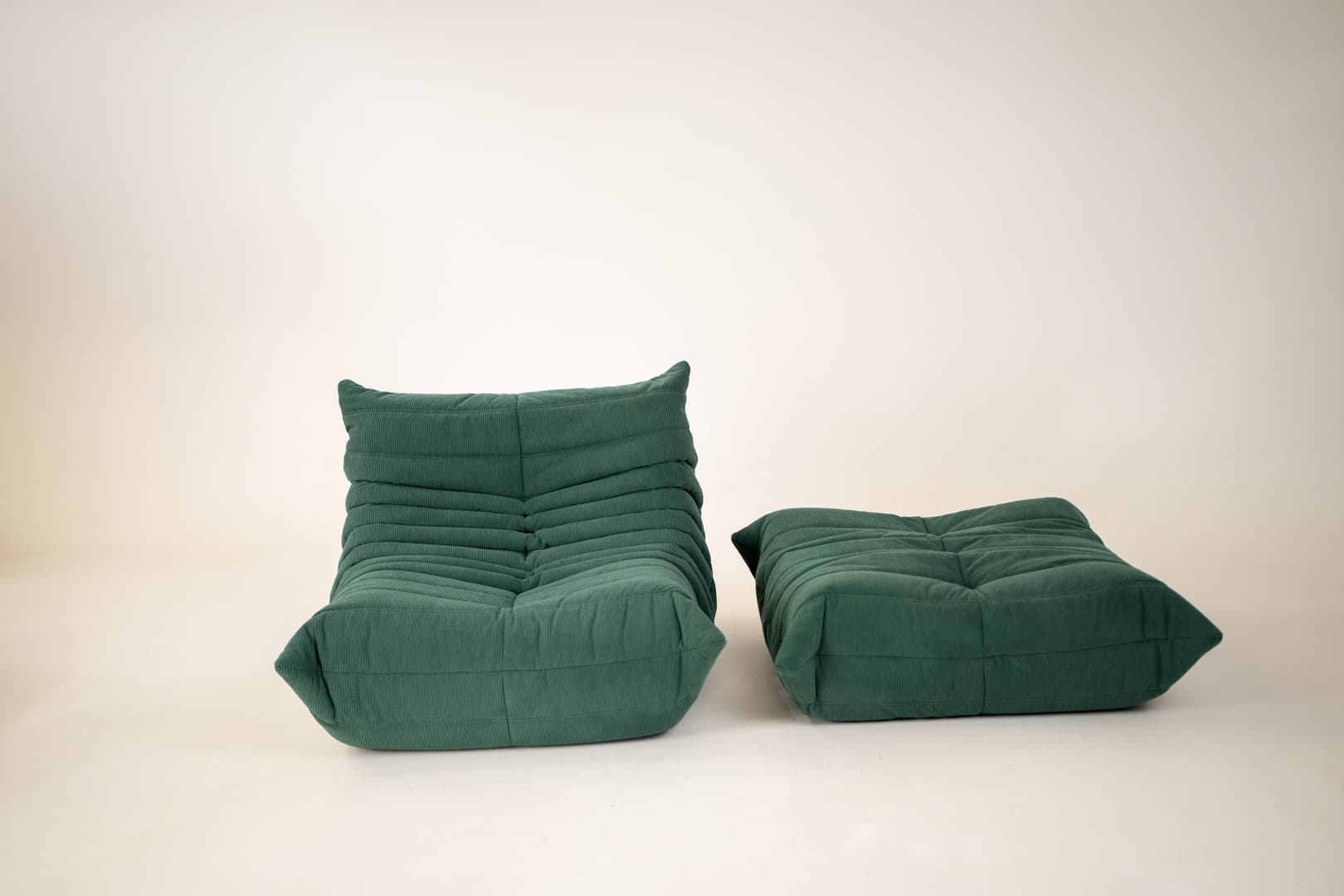 Fotel wypoczynkowy Togo z podnóżkiem, cord pine green - 291172