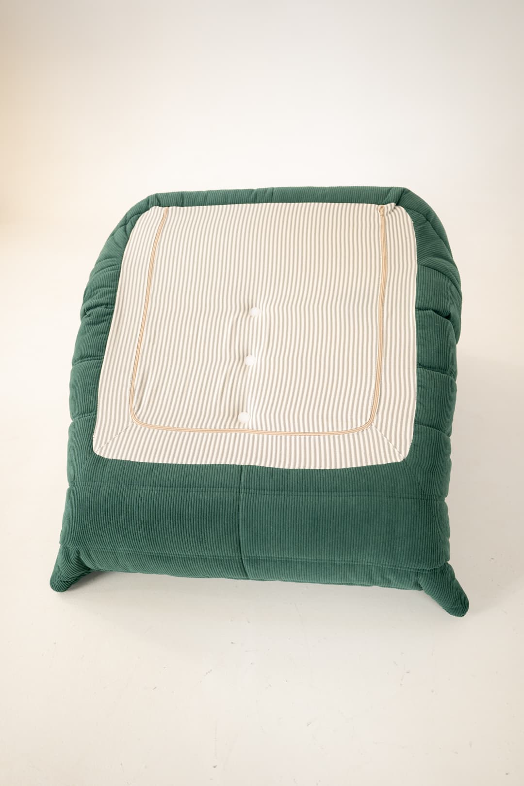 Fotel wypoczynkowy Togo z podnóżkiem, cord pine green - 291176