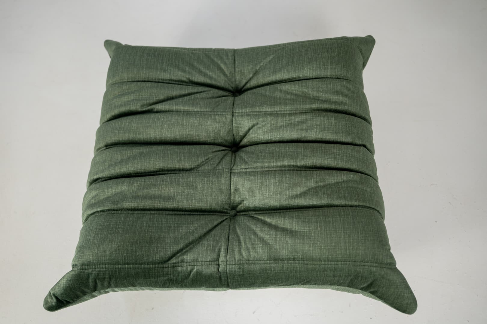 Fotel wypoczynkowy Togo z podnóżkiem, rib velvet moss green - 291314