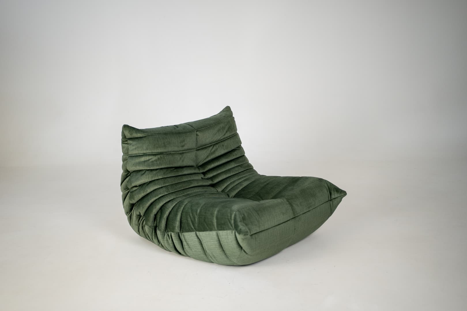 Fotel wypoczynkowy Togo z podnóżkiem, rib velvet moss green - 291302