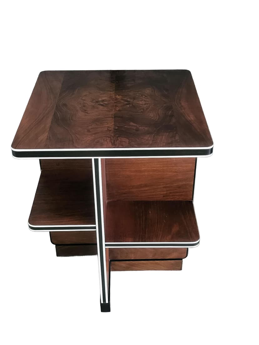 Coffee Table Art Deco, walnut, United Kingdom, 1930s.