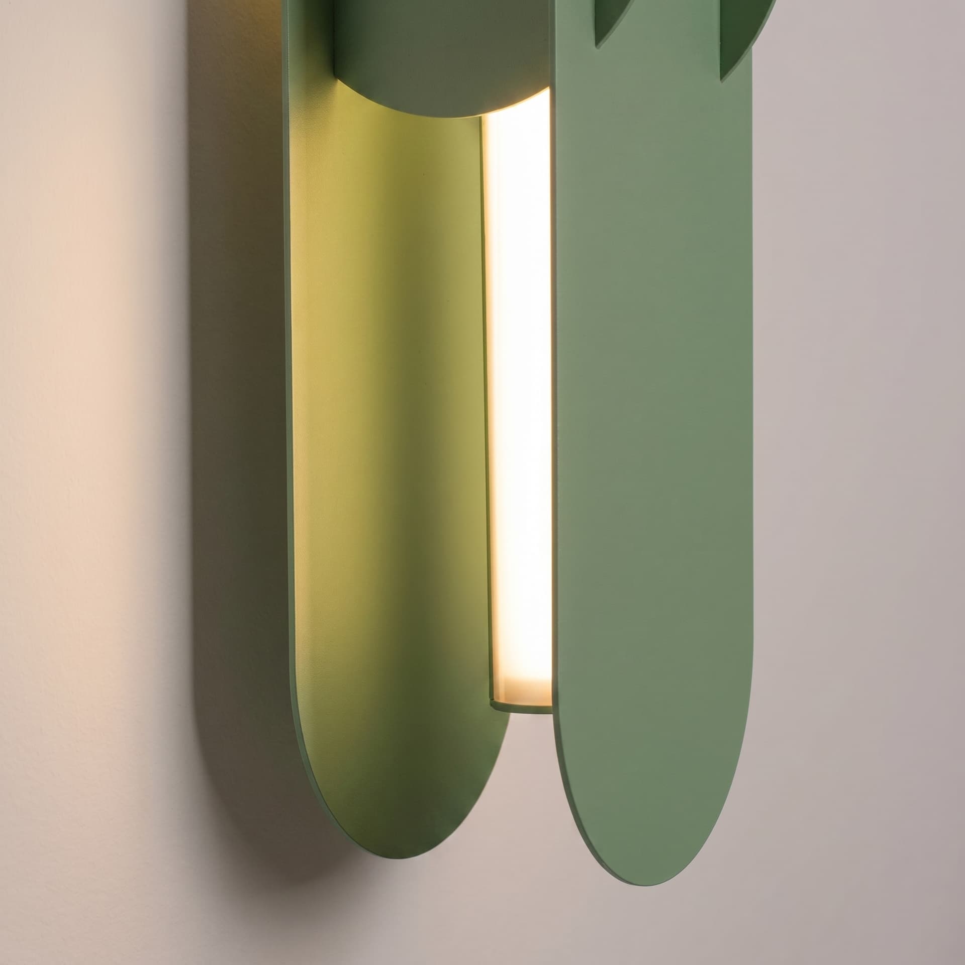 Wall lamp CHAIN 91 cm, sage green, Thoro - 310854