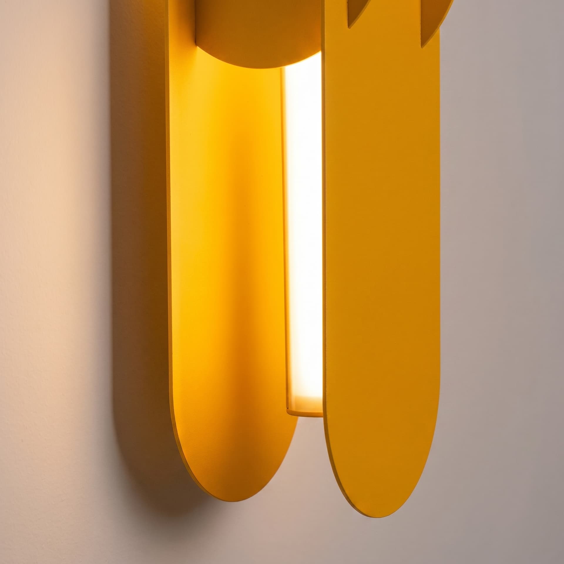Wall lamp CHAIN 91 cm, yellow, Thoro - 310822