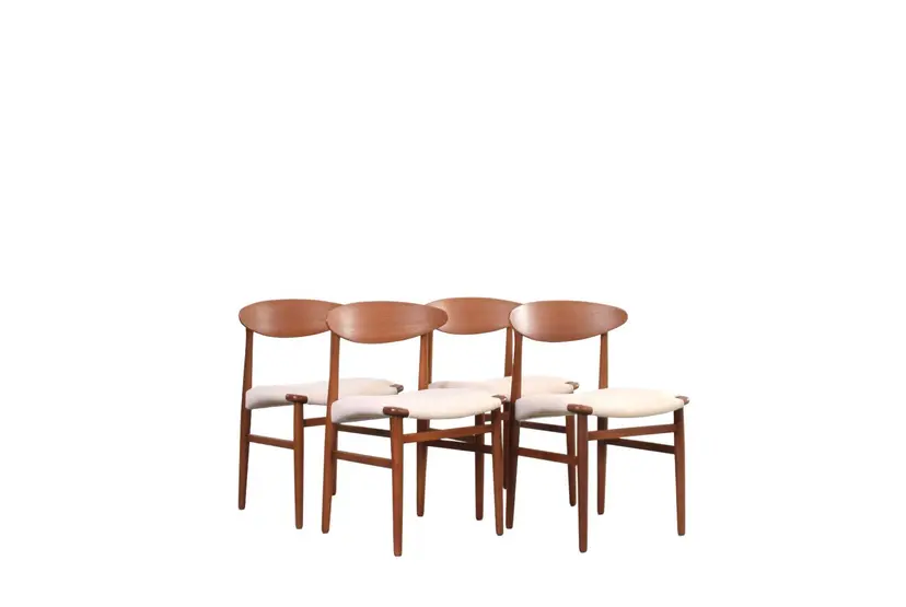 Zestaw czterech krzeseł, brązowy teak, wełna beż, proj. E. Larsen & A. Bender Madsen, Dania, lata 60.