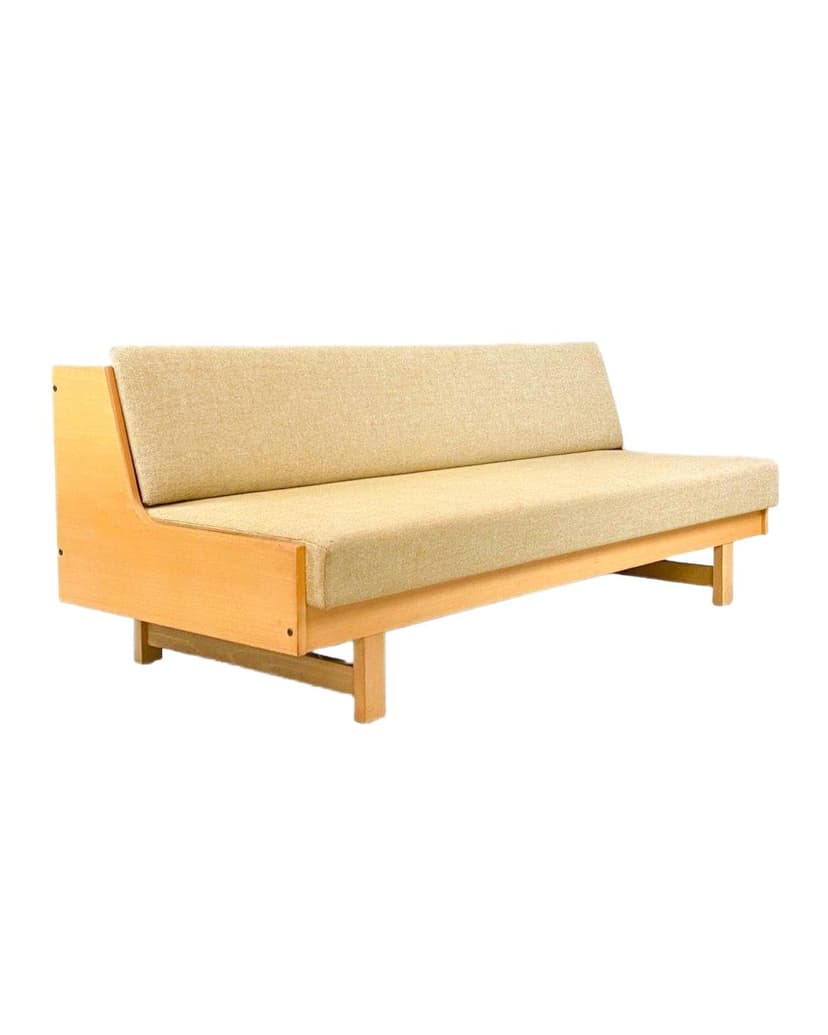 Sofa, beżowy, tkanina, drewno jasnobrązowy, proj. H. J. Wegner, Getama, Dania, lata 60.