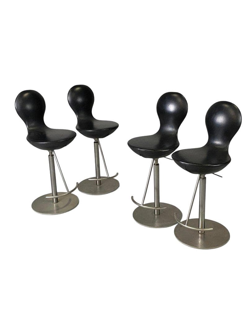 Zestaw czterech hokerów Eight, skóra czarna, stal nierdzewna, proj. O. Eldrøy, Varier Furniture, Norwegia, lata 80.