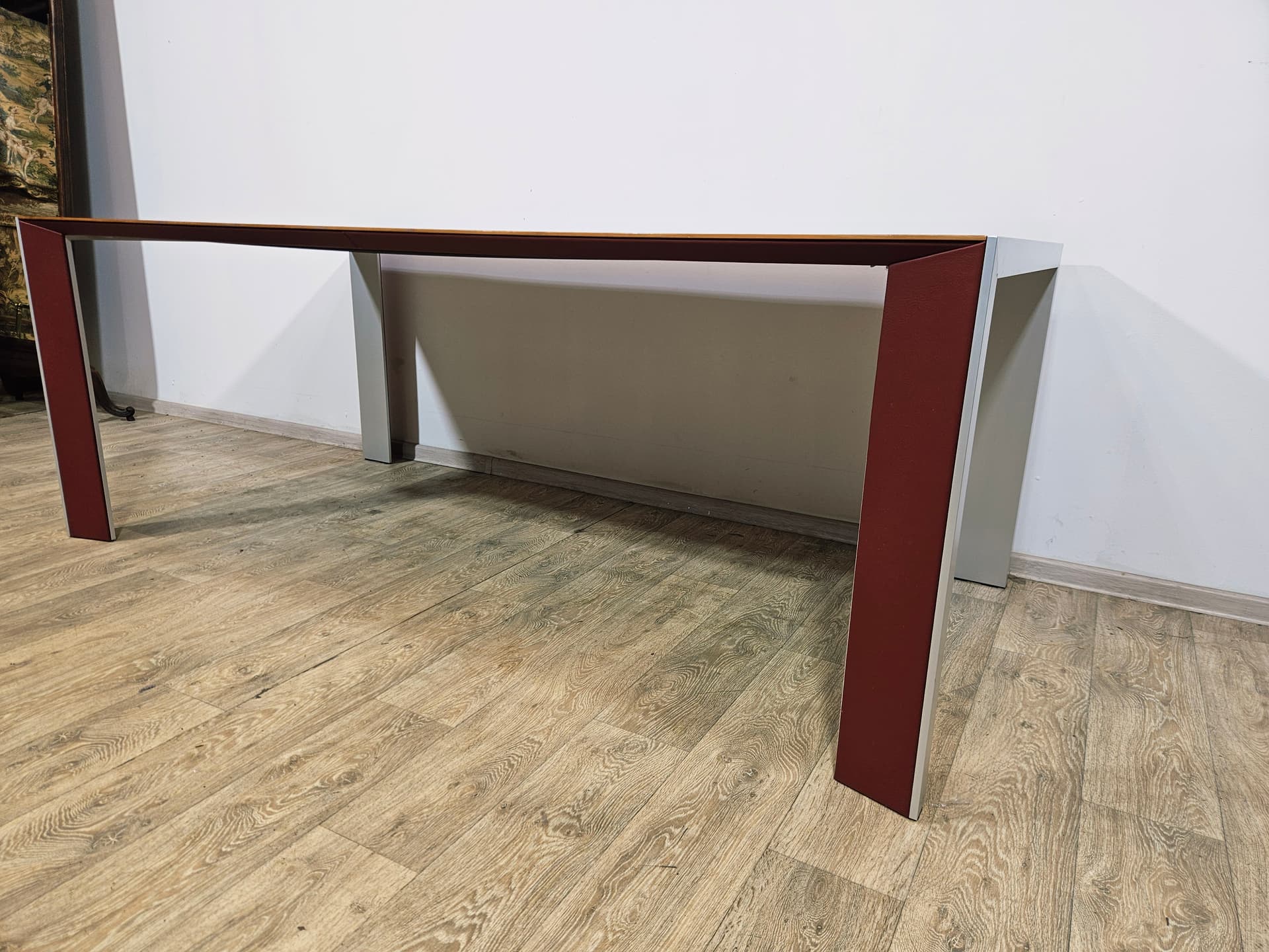 Stół jadalniany, Rolf Benz, orzech brązowy, aluminium srebrny, ekoskóra burgundowy, Rolf Benz - 344223