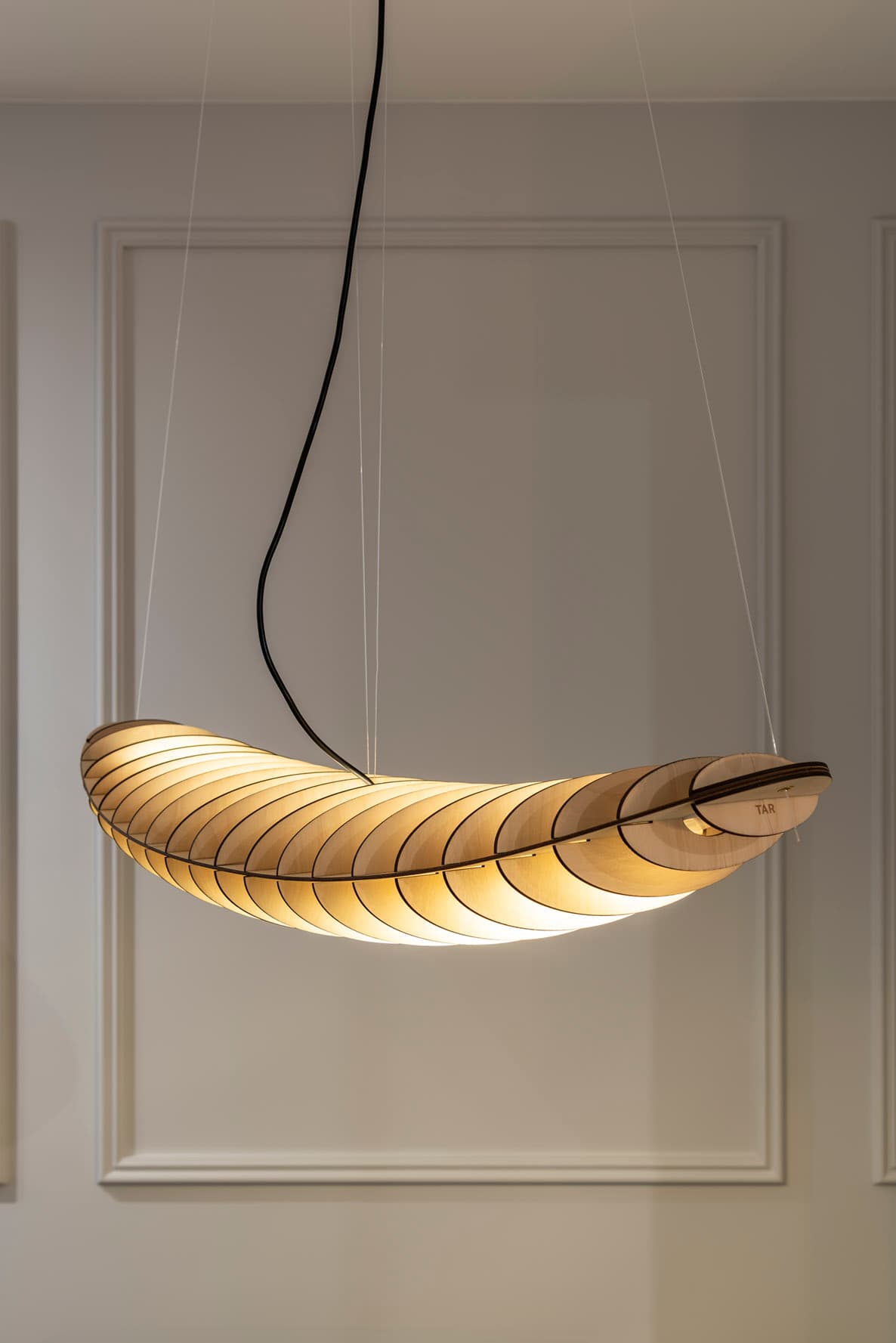 Lampa wisząca Zeppelin Led 150 cm ze ściemniaczem, sklejka brzozowa czarna, TAR - 345248