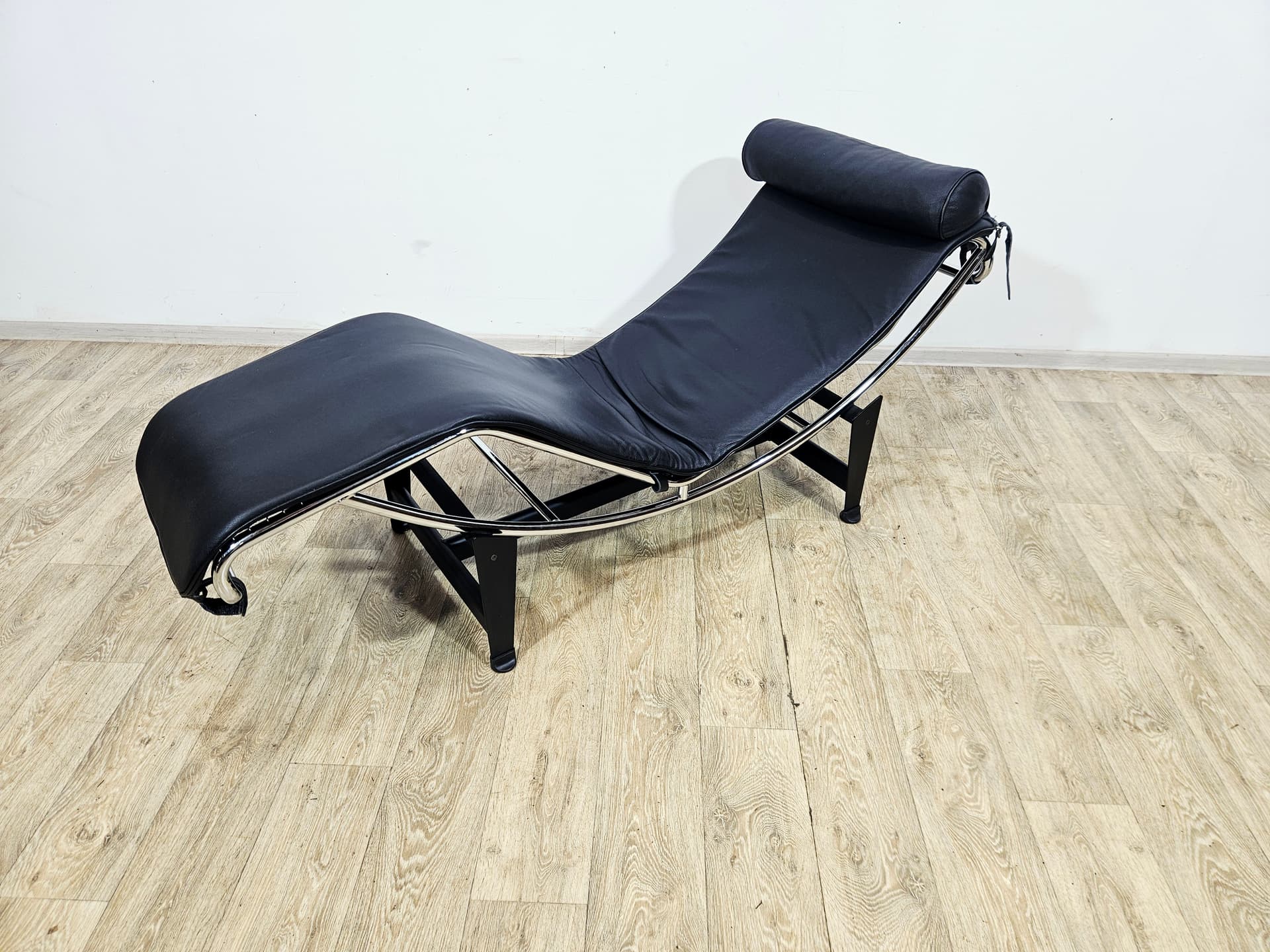 Chaise longue LC4, black leather, chrome steel, 1980s - 346772