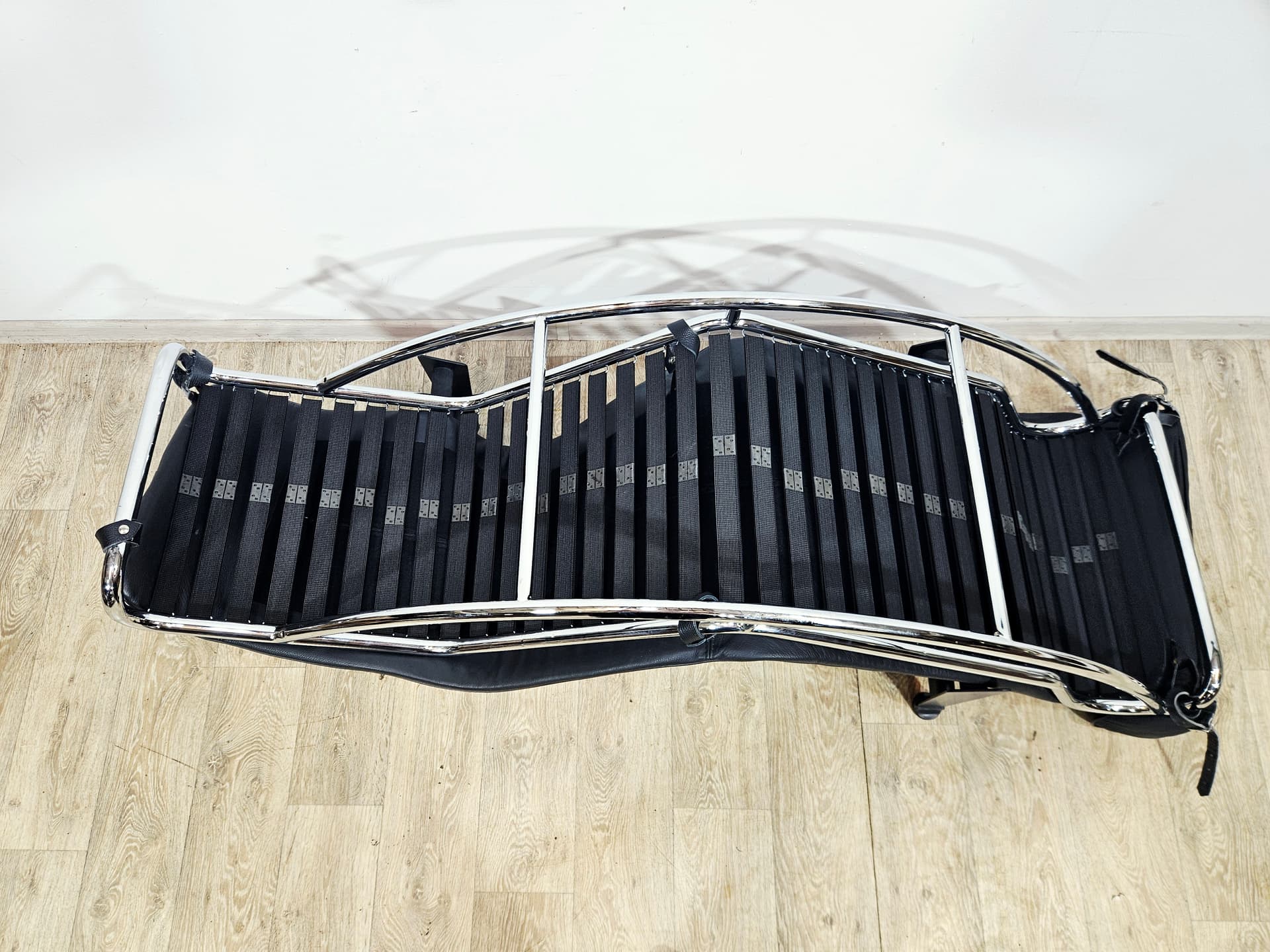 Chaise longue LC4, black leather, chrome steel, 1980s - 346775