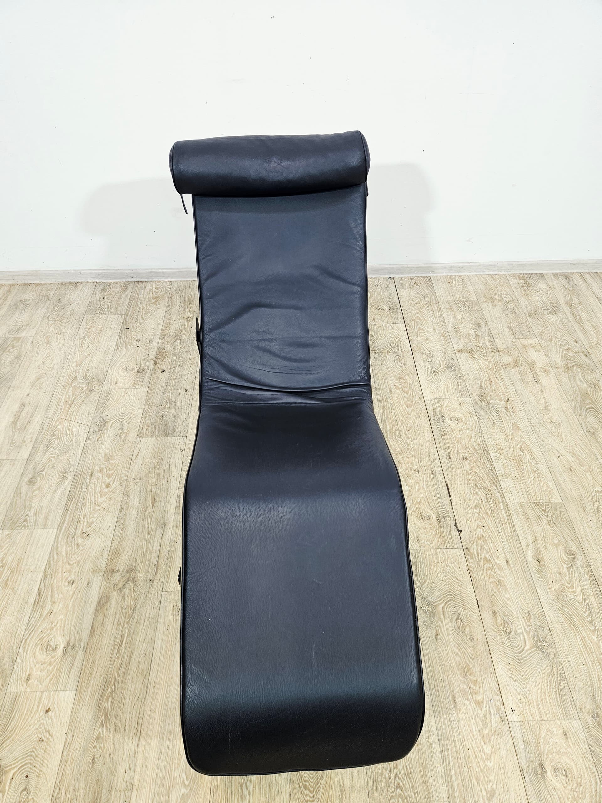 Chaise longue LC4, black leather, chrome steel, 1980s - 346769