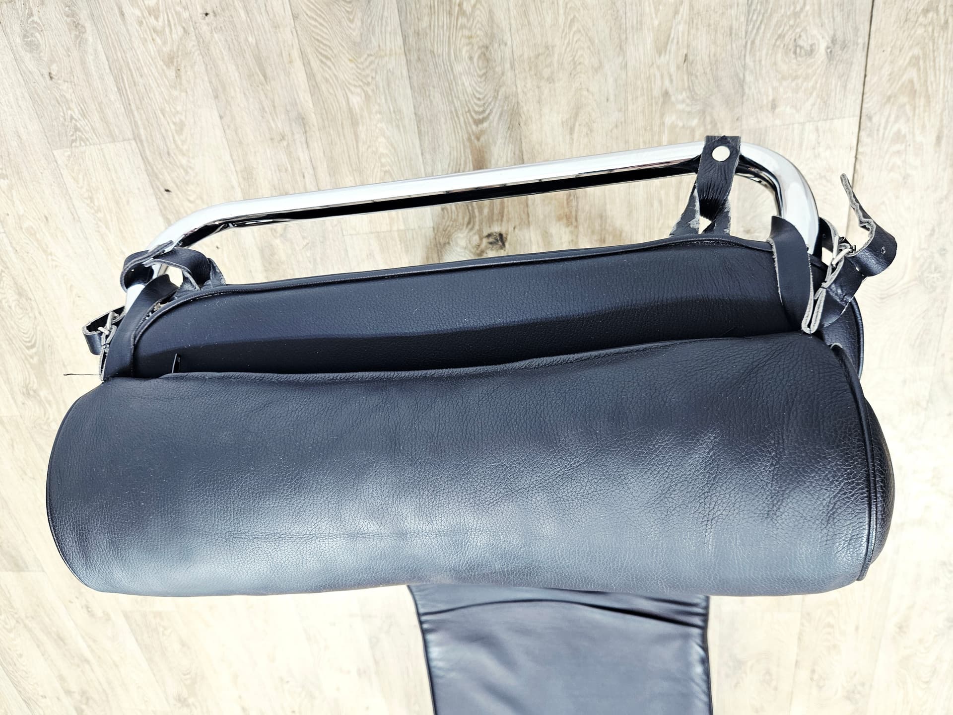 Chaise longue LC4, black leather, chrome steel, 1980s - 346779