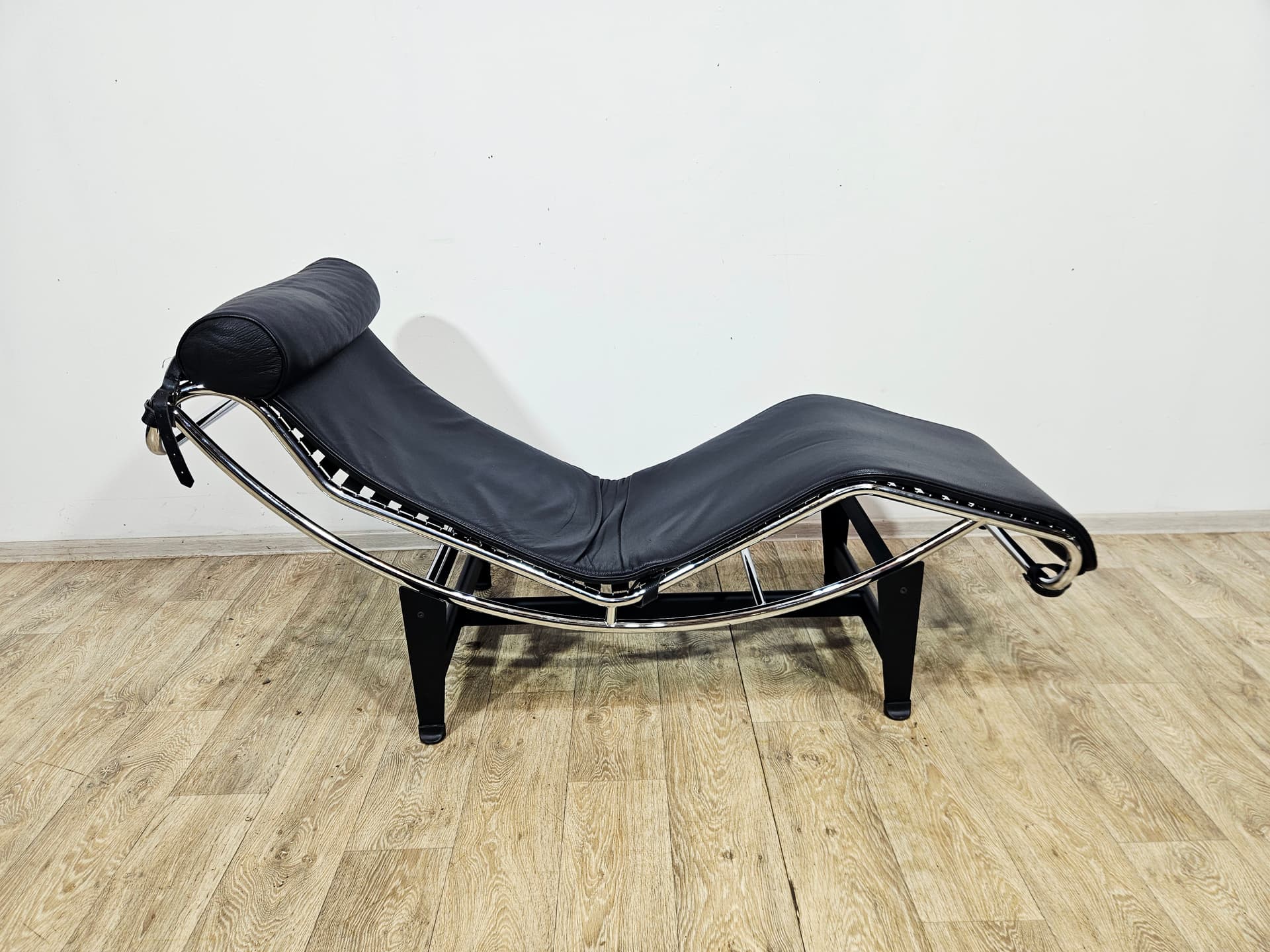 Chaise longue LC4, black leather, chrome steel, 1980s - 346767