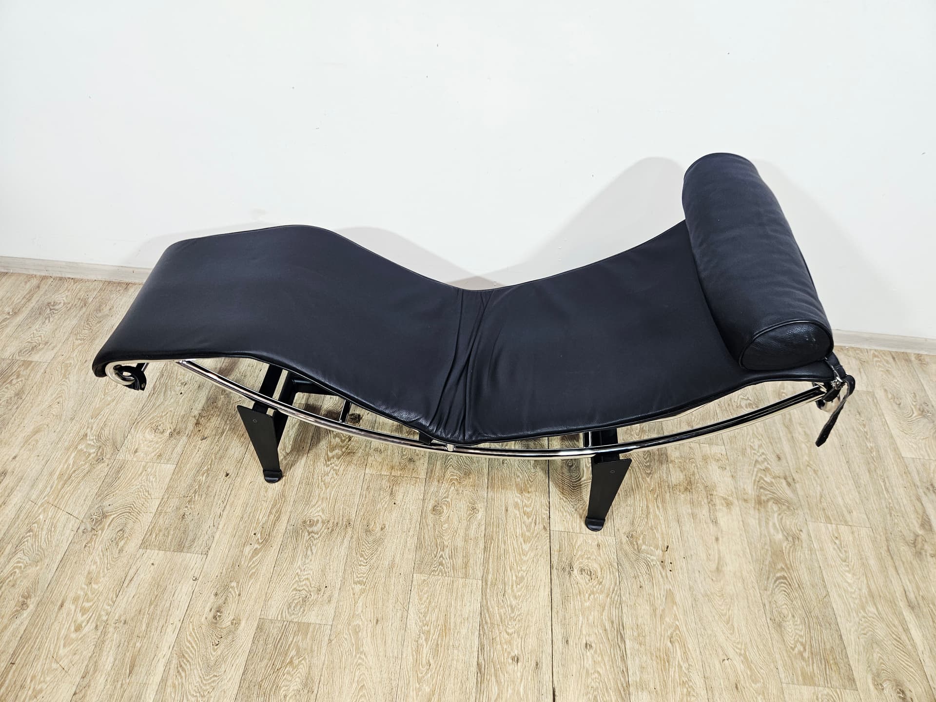 Chaise longue LC4, black leather, chrome steel, 1980s - 346777