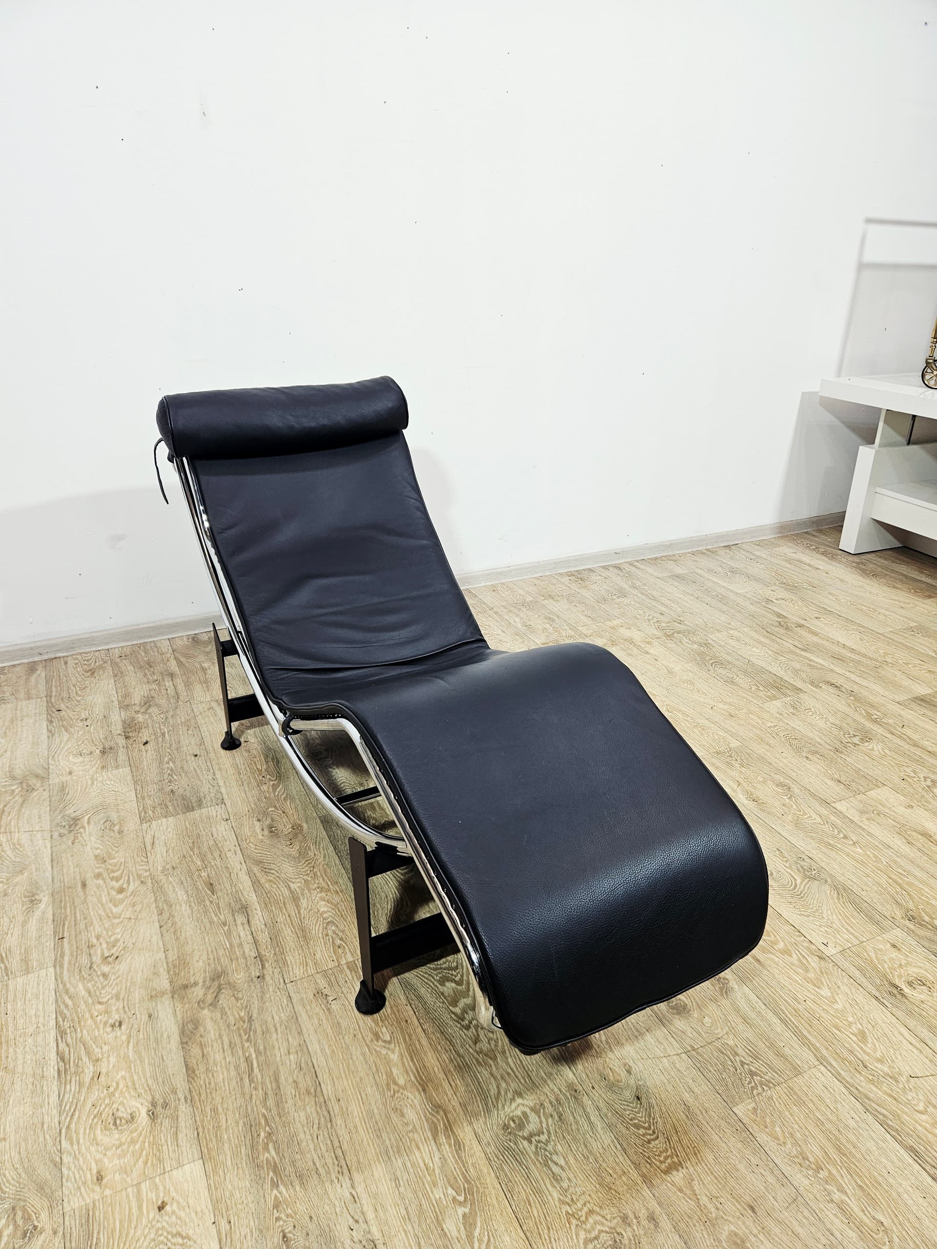 Chaise longue LC4, black leather, chrome steel, 1980s - 346773
