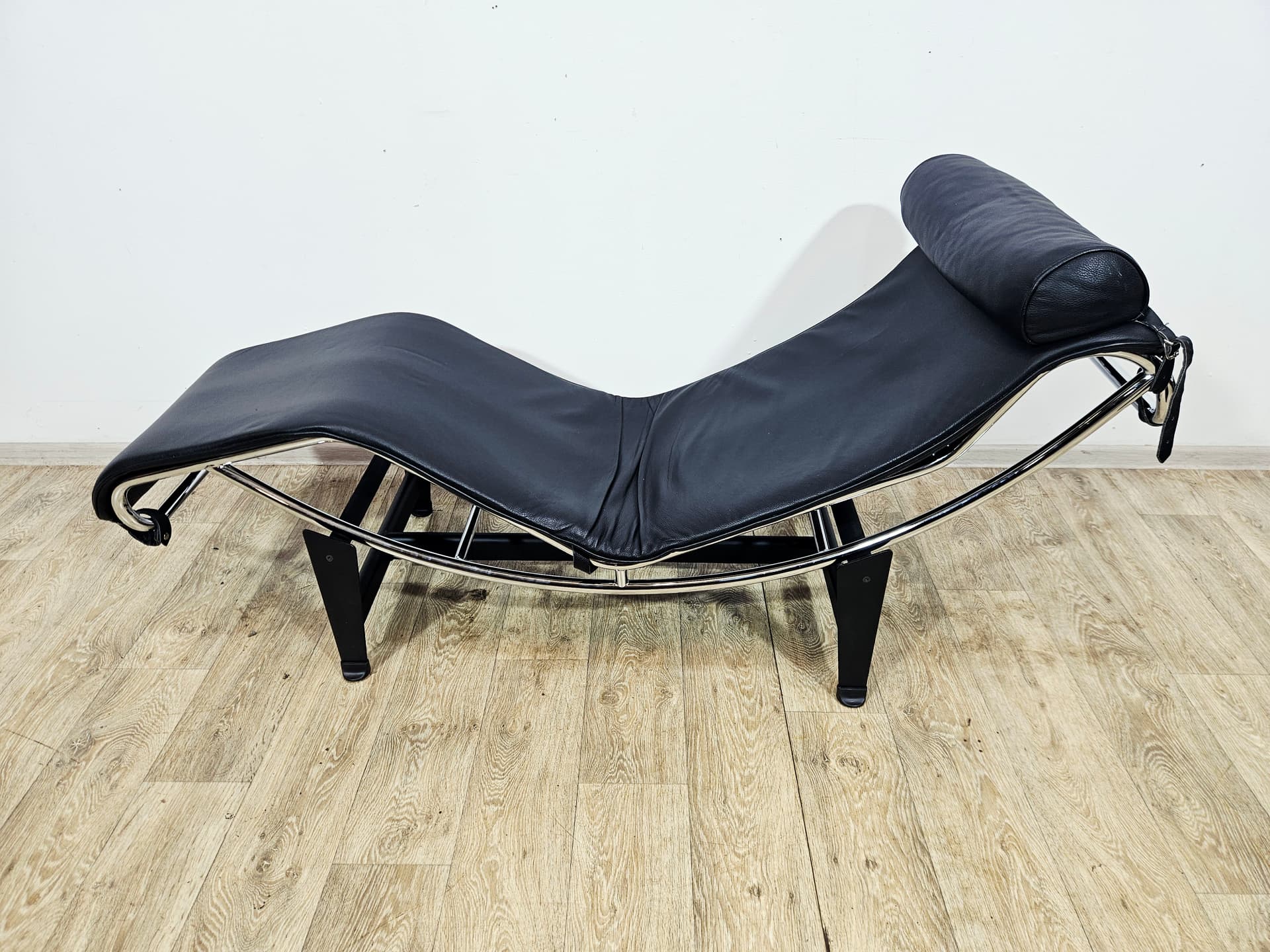 Chaise longue LC4, black leather, chrome steel, 1980s - 346776
