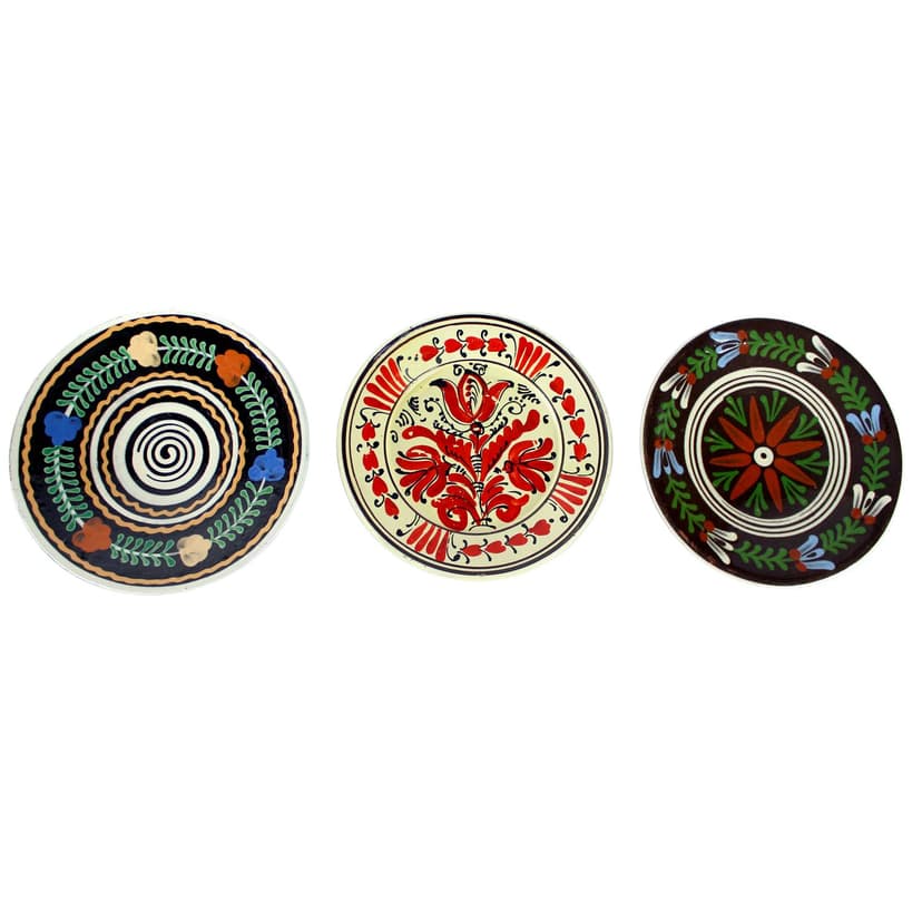 Zestaw trzech talerzy ściennych, folk art, ceramika, Słowacja i Rumunia, lata 50.