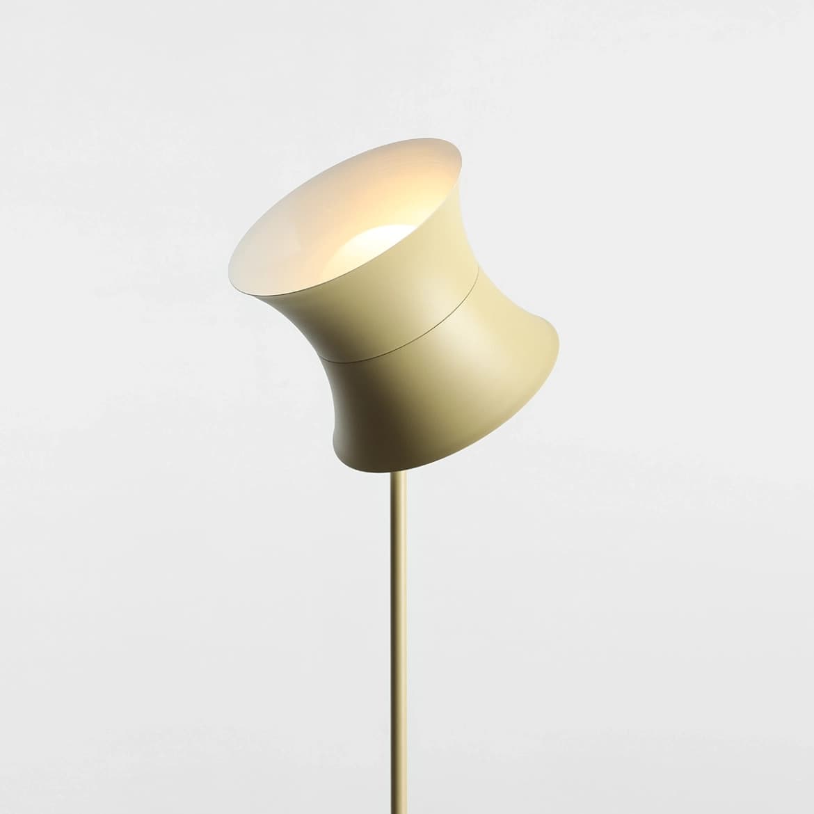 Lampa podłogowa retro Kibo pistacjowa, proj. N. Szpunar, Artera - 360026