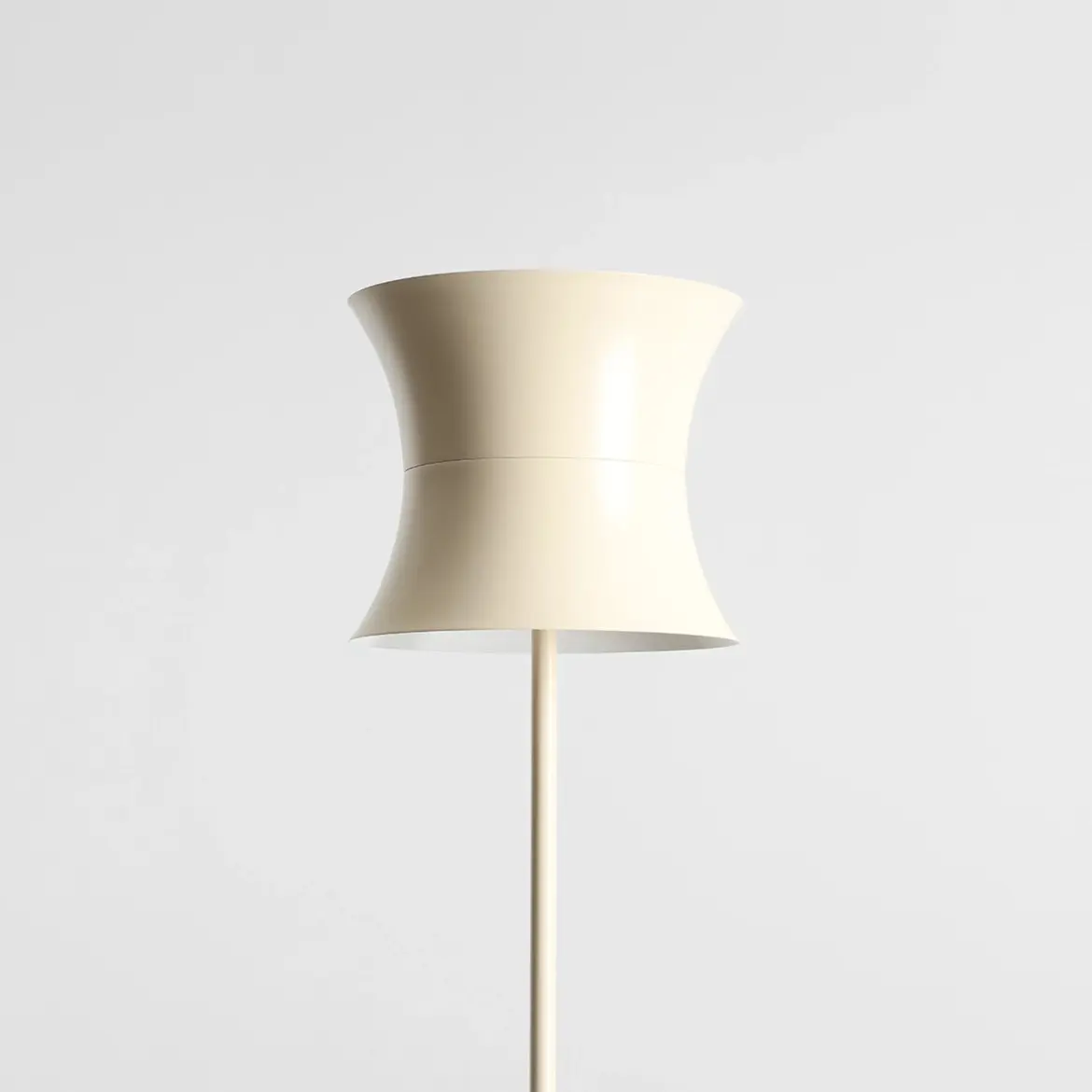 Lampa podłogowa retro Kibo kremowa, proj. N. Szpunar, Artera - 360034