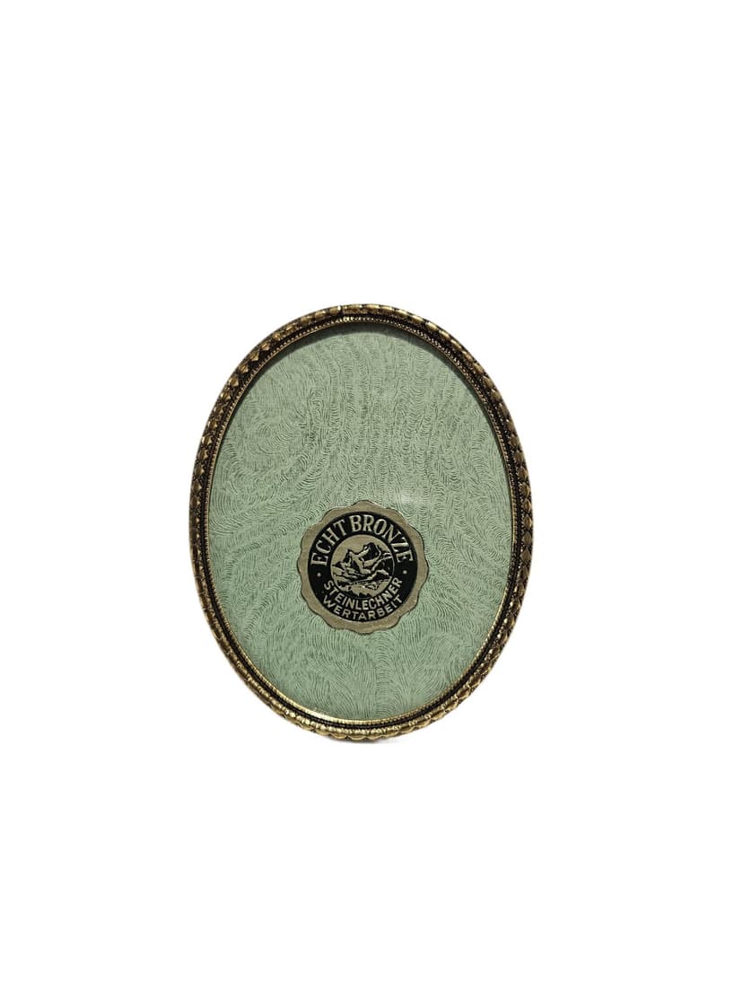 Oval photo frame, gold bronze, bronze, Steinlechner Wertarbeit, Germany, 1980s.