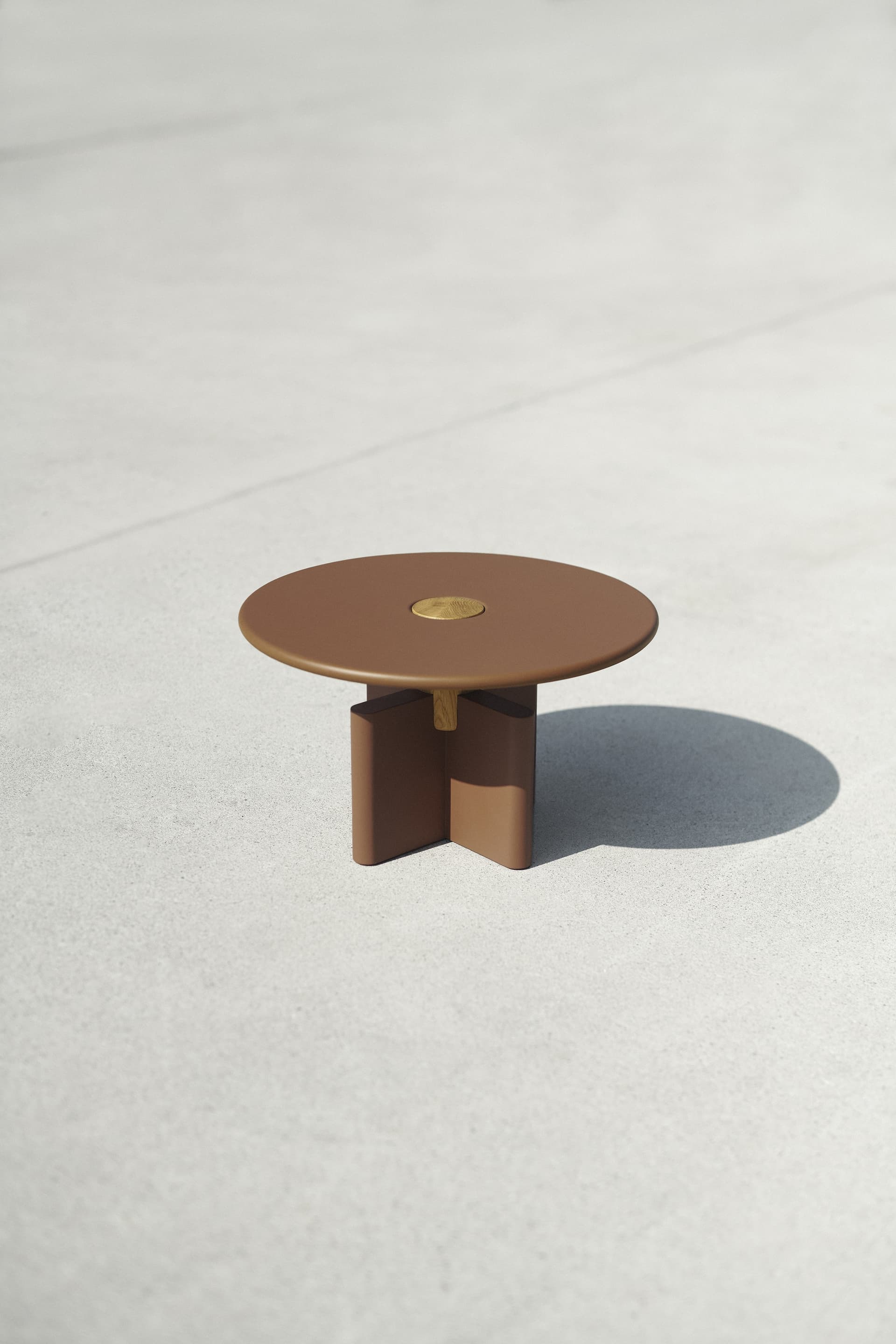Coffee table Solis 01.01 red brown MDF, solid oak, Ø52, Snapp Form - 373032