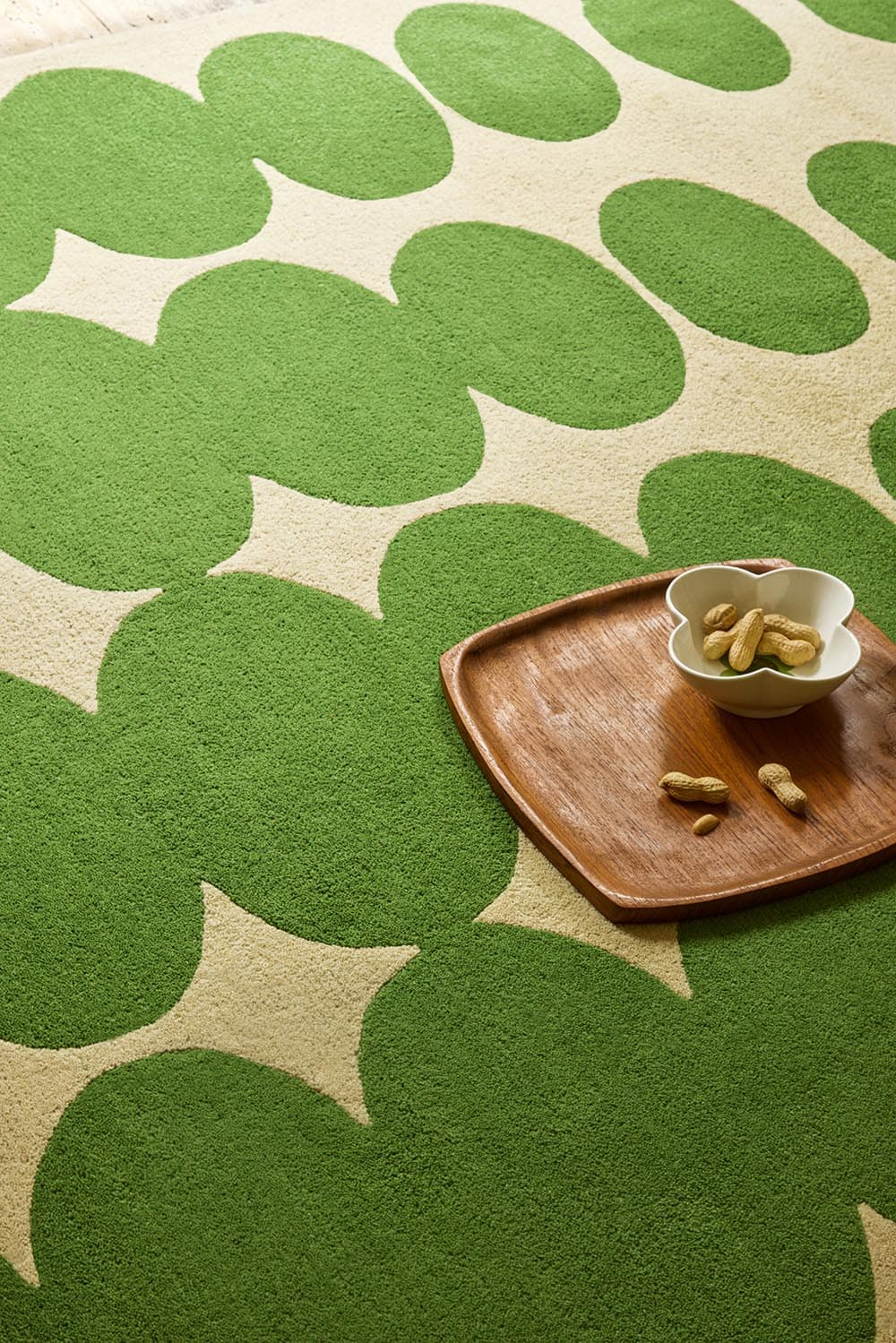 Rug Optical Oval beige, green 120x180 cm, wool, Orla Kiely - 375020