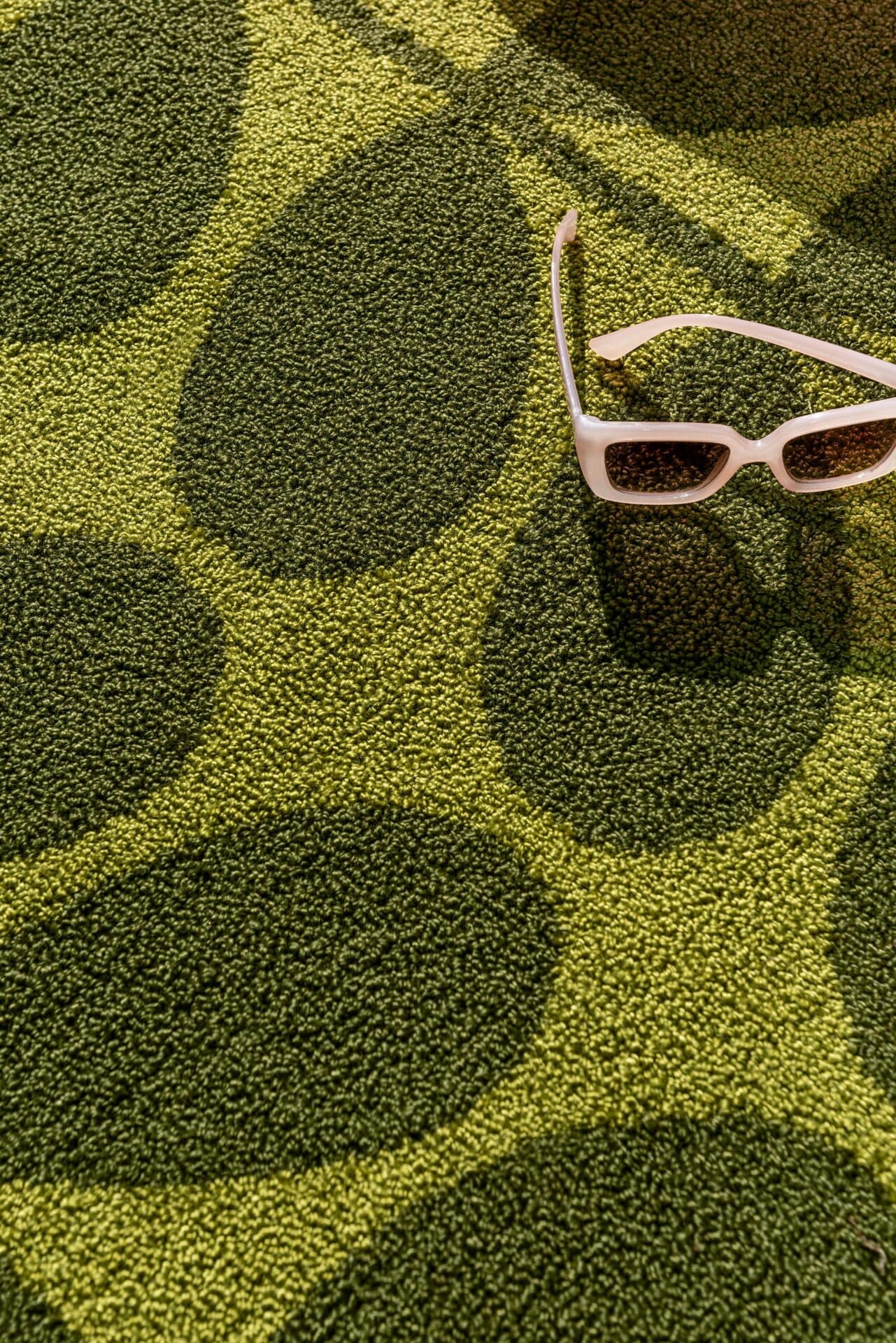 Outdoor rug Solid Stem Seagrass green, pink, orange, red 200x280 cm, Orla Kiely - 375313