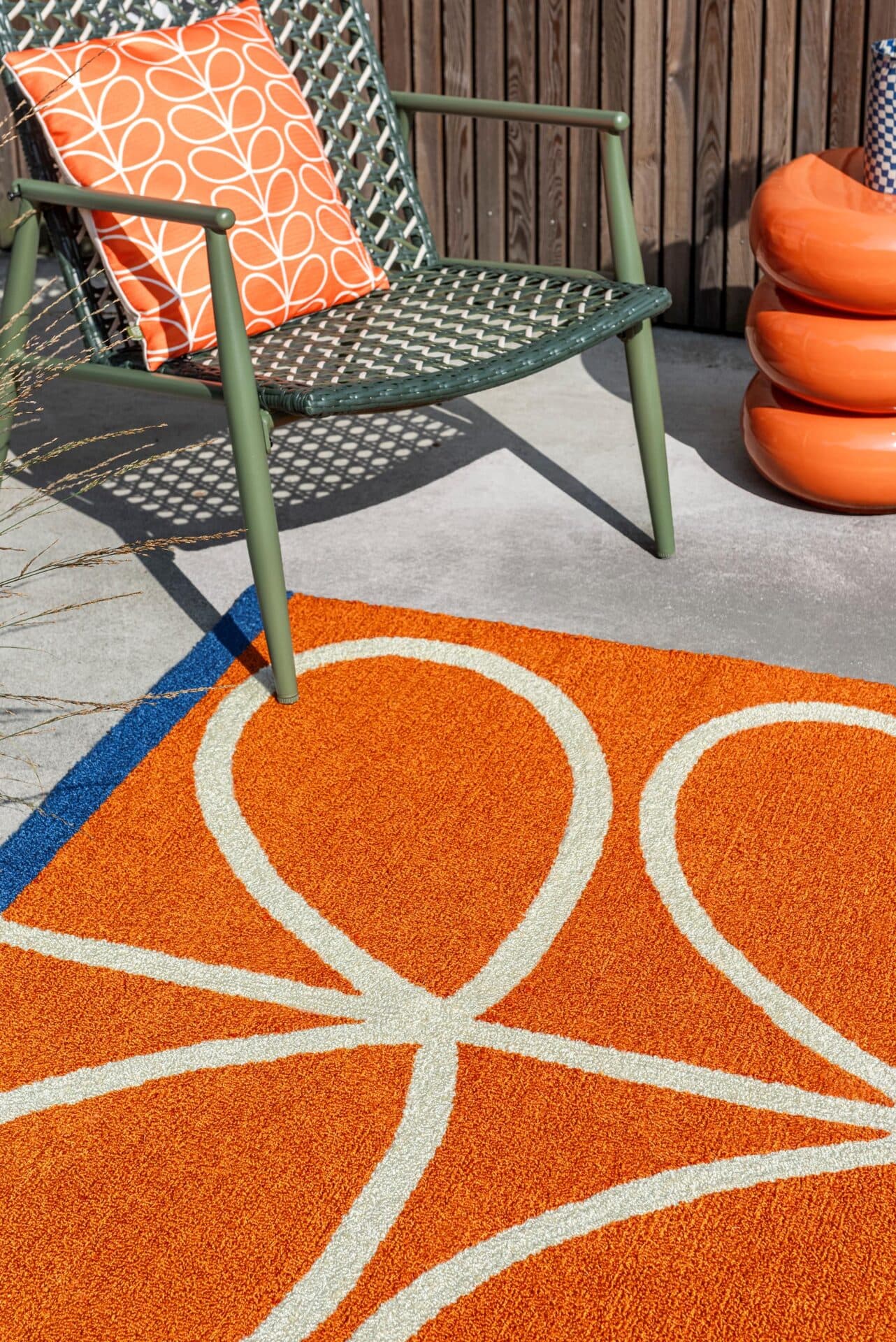Dywan zewnętrzny Linear Stem Orange pomarańczowy, beżowy, niebieski 140x200 cm, Orla Kiely - 375368