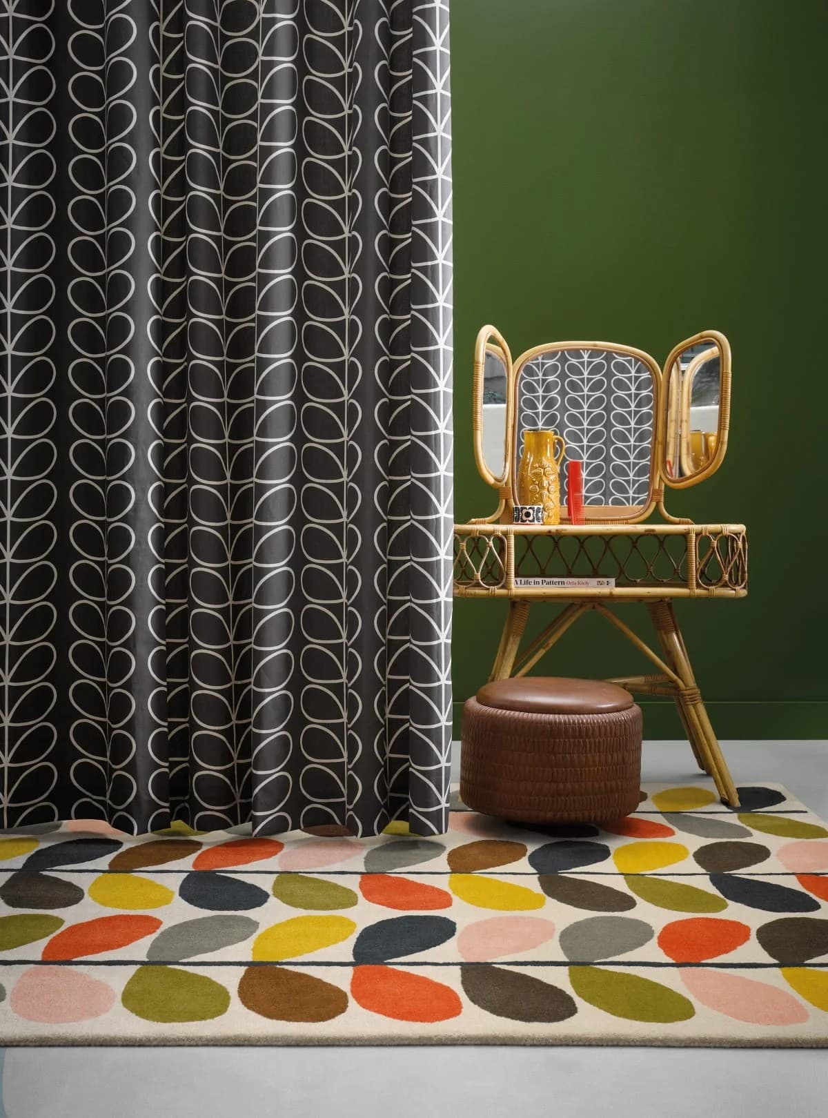 Dywan Classic Multi Stem biały, zielony, żółty, pomarańczowy, różowy, szary, brązowy, niebieski, czarny 200x280 cm, wełna, Orla Kiely - 375525