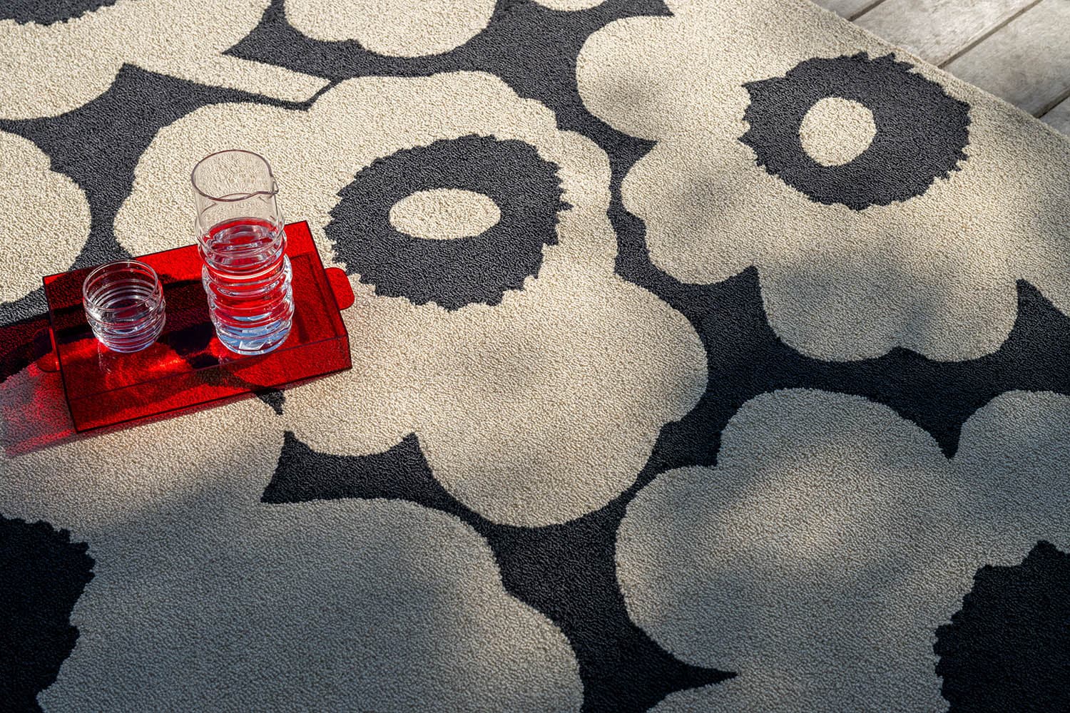 Indoor-outdoor rug Unikko Charcoal - White white, black 200x280, Marimekko - 375945