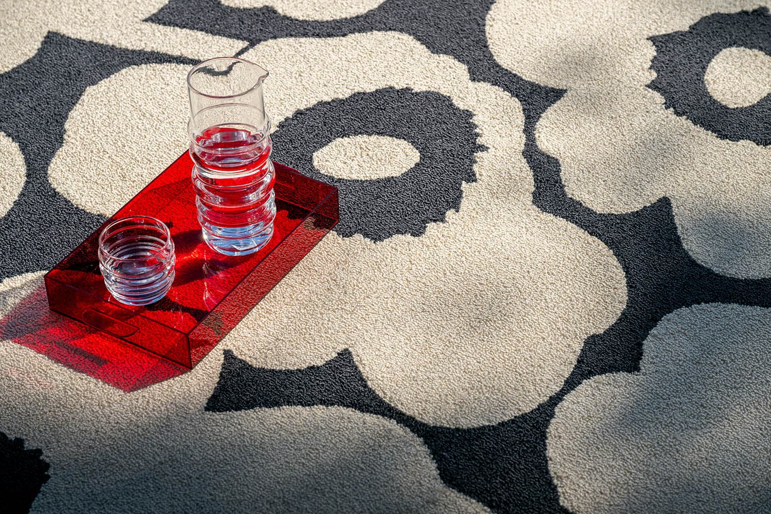 Indoor-outdoor rug Unikko Charcoal - White white, black 200x280, Marimekko - 375943