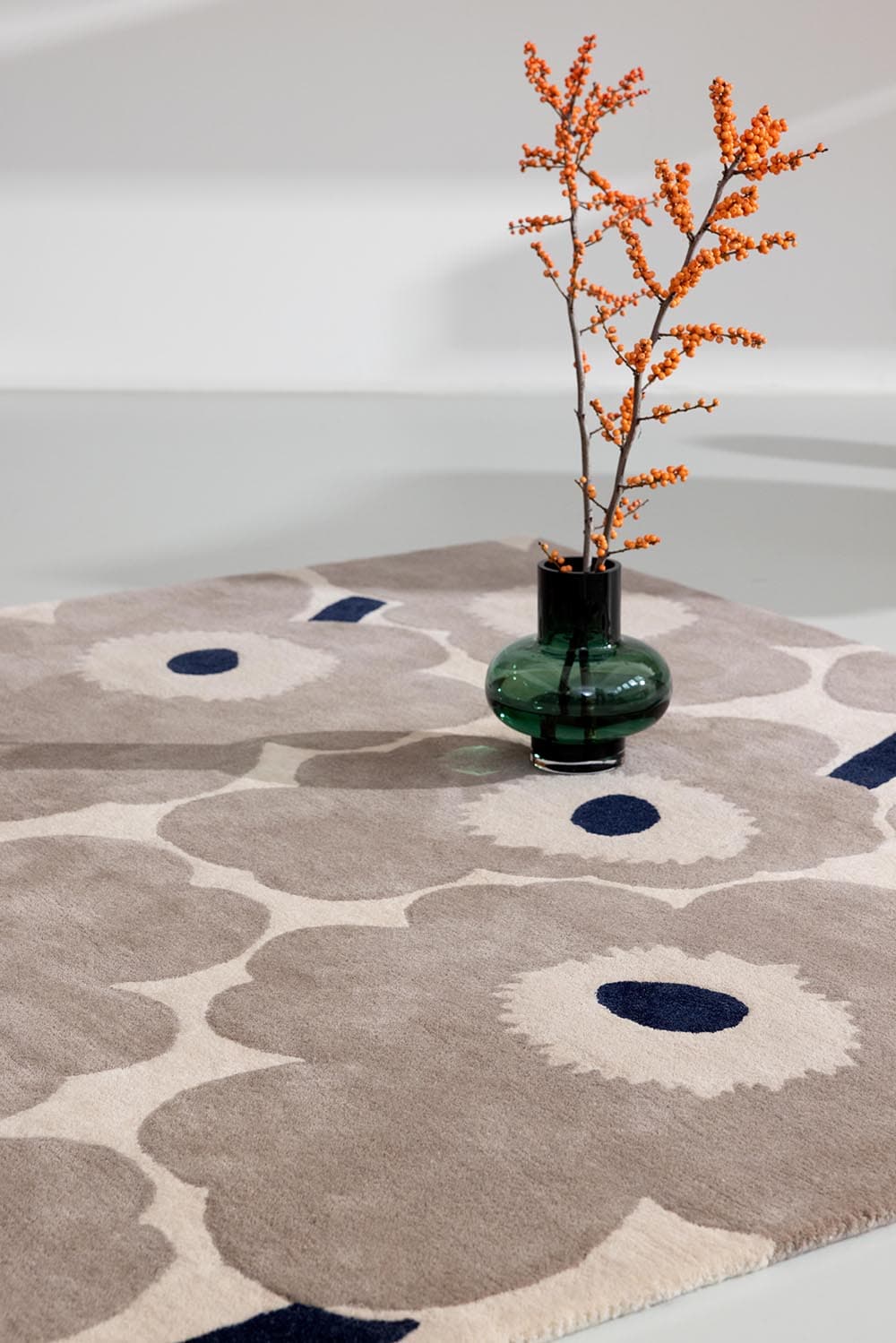 Rug Unikko Greige beige, grey, black 140x200, wool, Marimekko - 376744