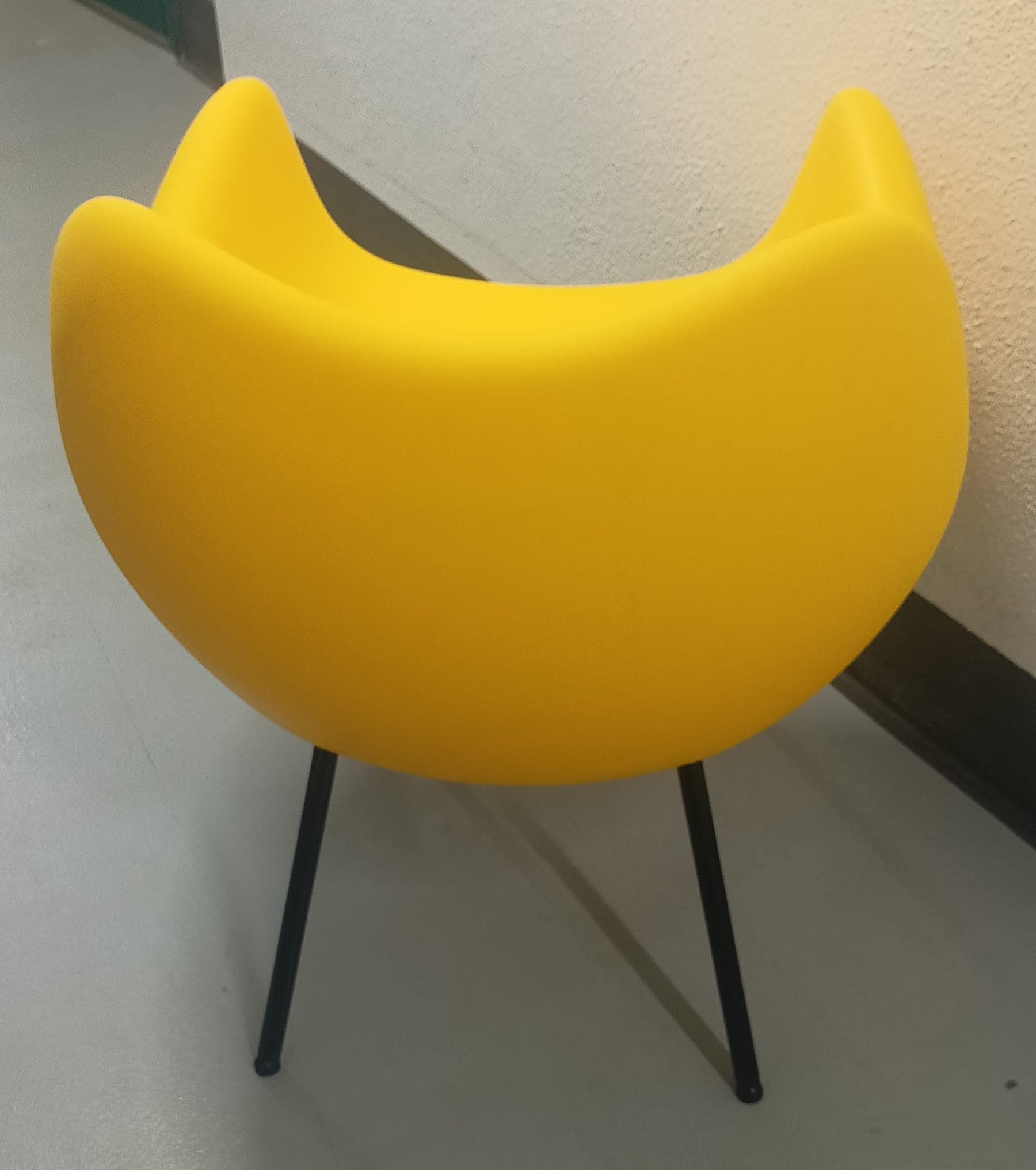 Fotel RM58 Matte żólty, proj. R. Modzelewski, VZÓR, z ekspozycji - 3163