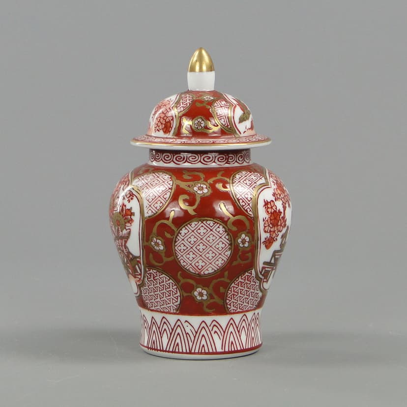 Tea caddy, red white porcelain, gilt, China, 1960s