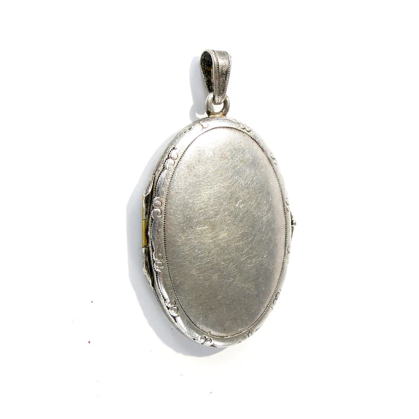 Elliptical locket, silver, silver, early 20th c.