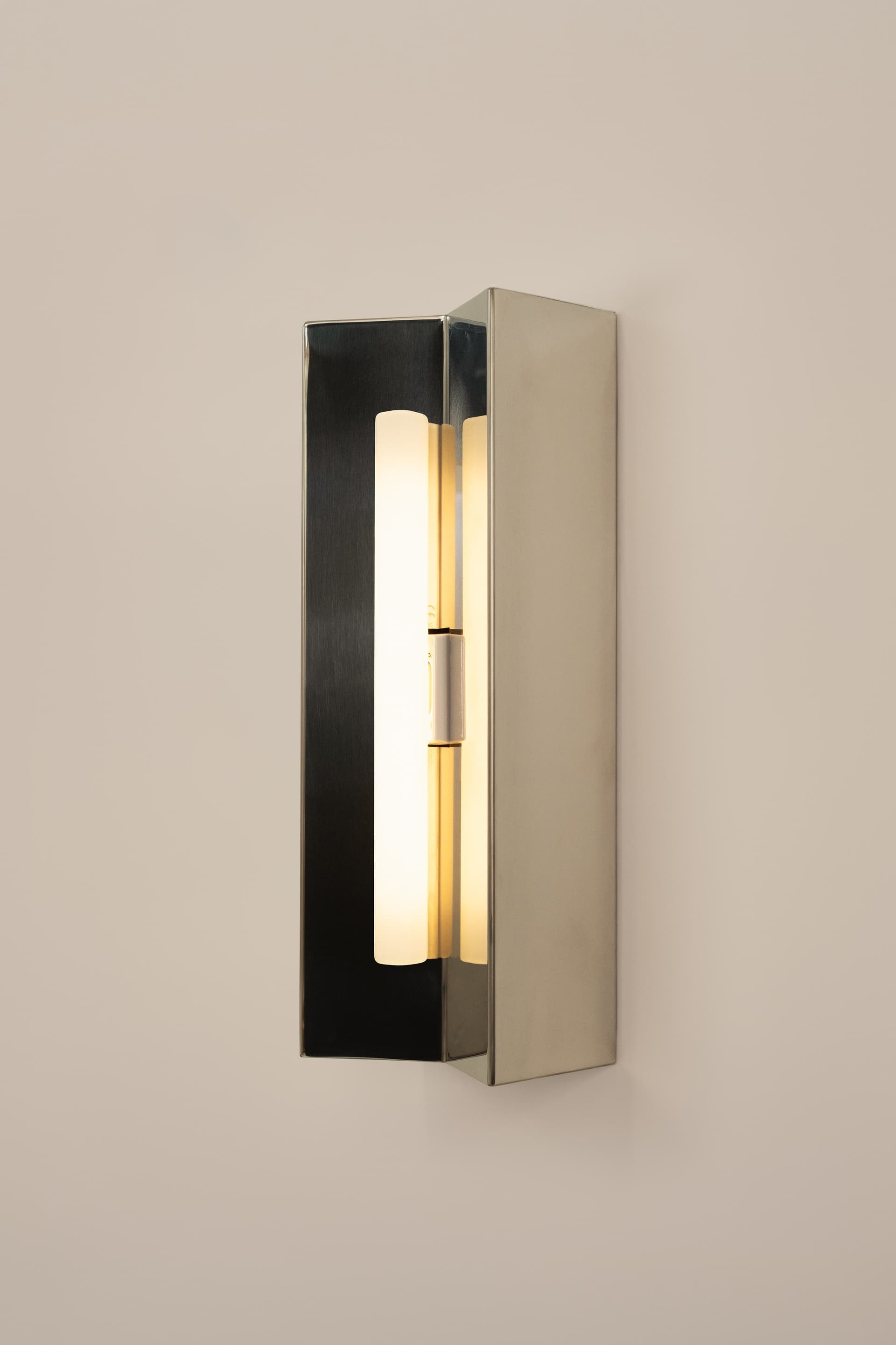 Wall lamp Arrow S, opal bulb, Violaine d'Harcourt - 394166