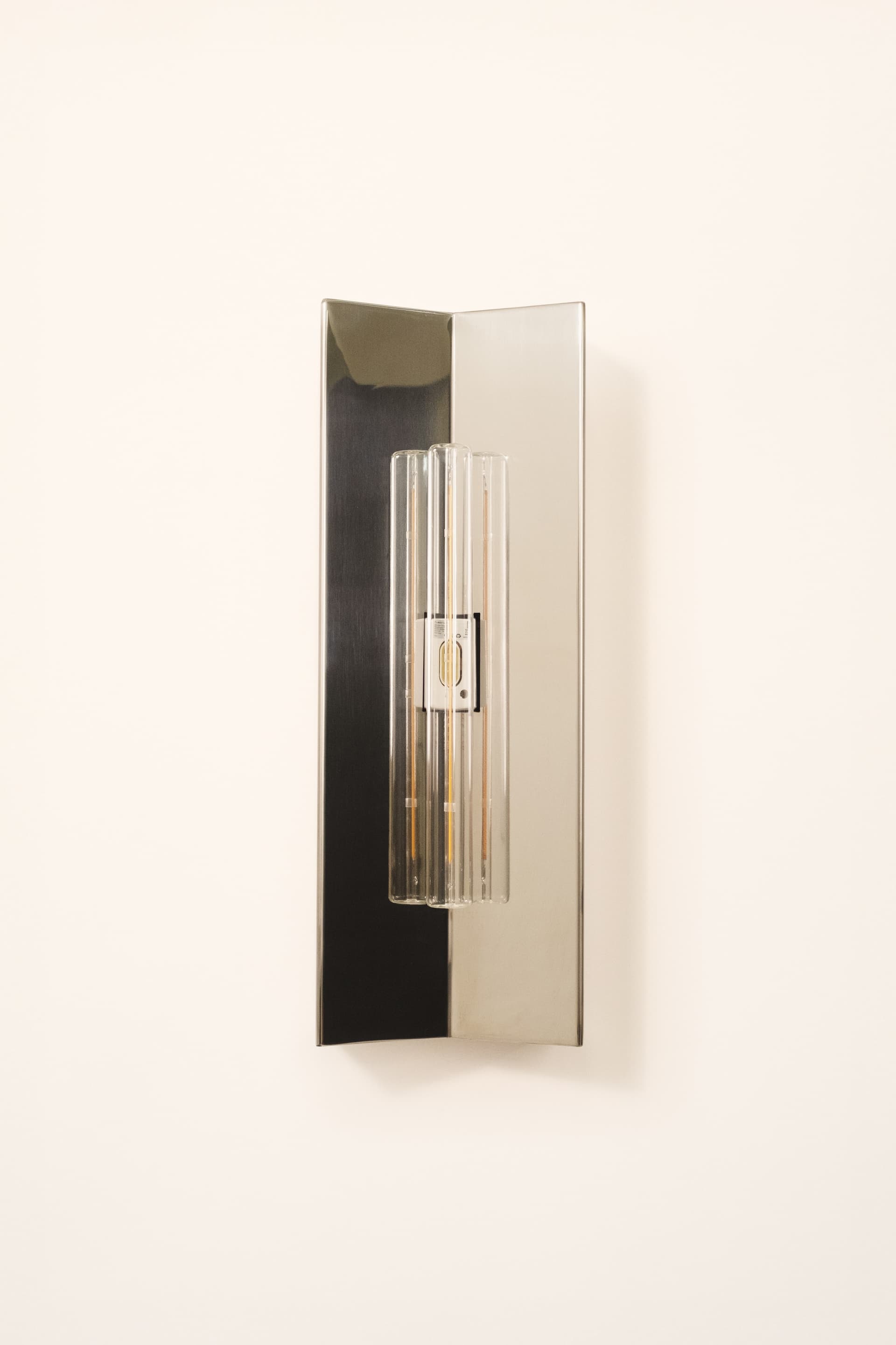 Wall lamp Arrow M, transparent bulb, Violaine d'Harcourt - 394179