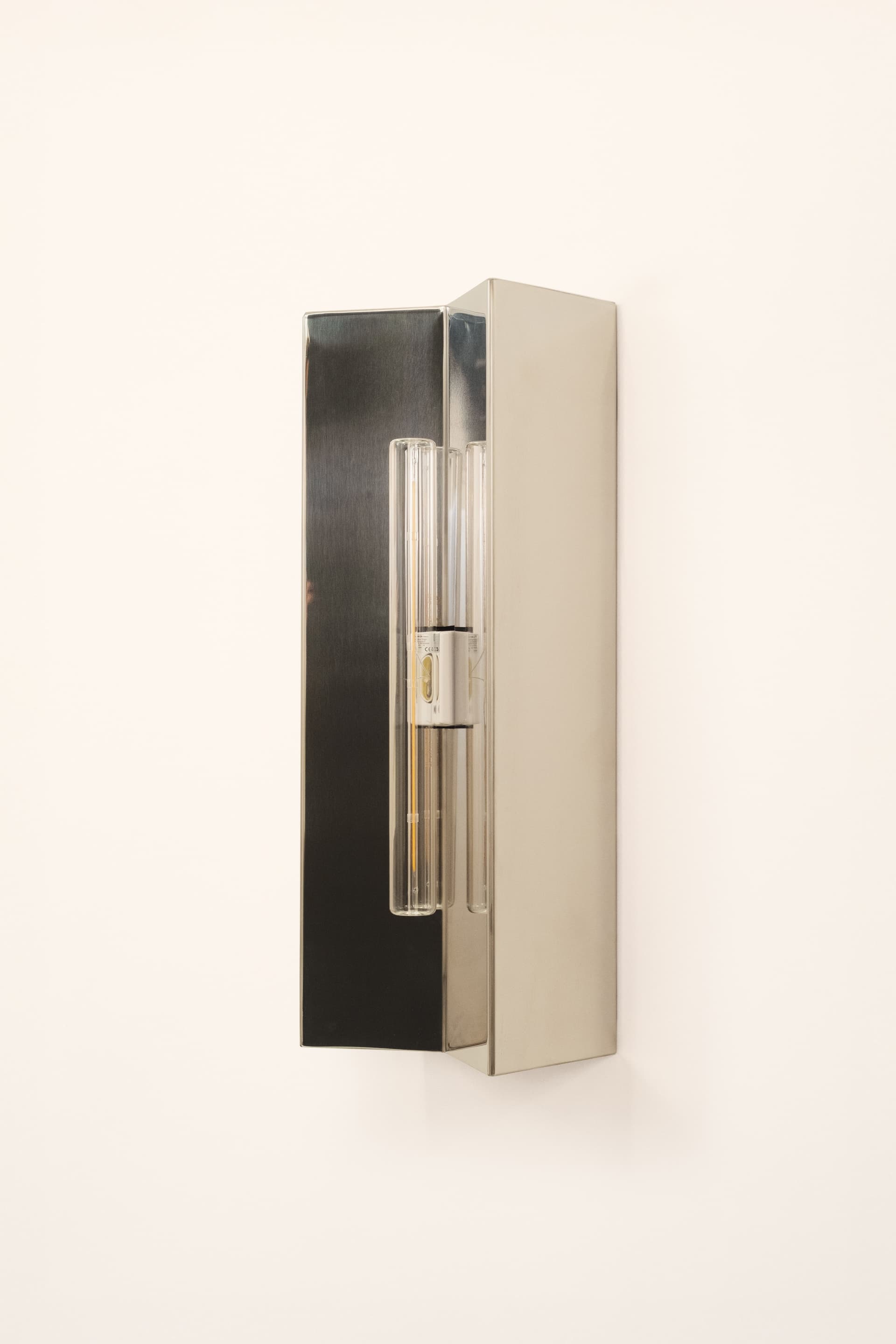 Wall lamp Arrow M, transparent bulb, Violaine d'Harcourt - 394180