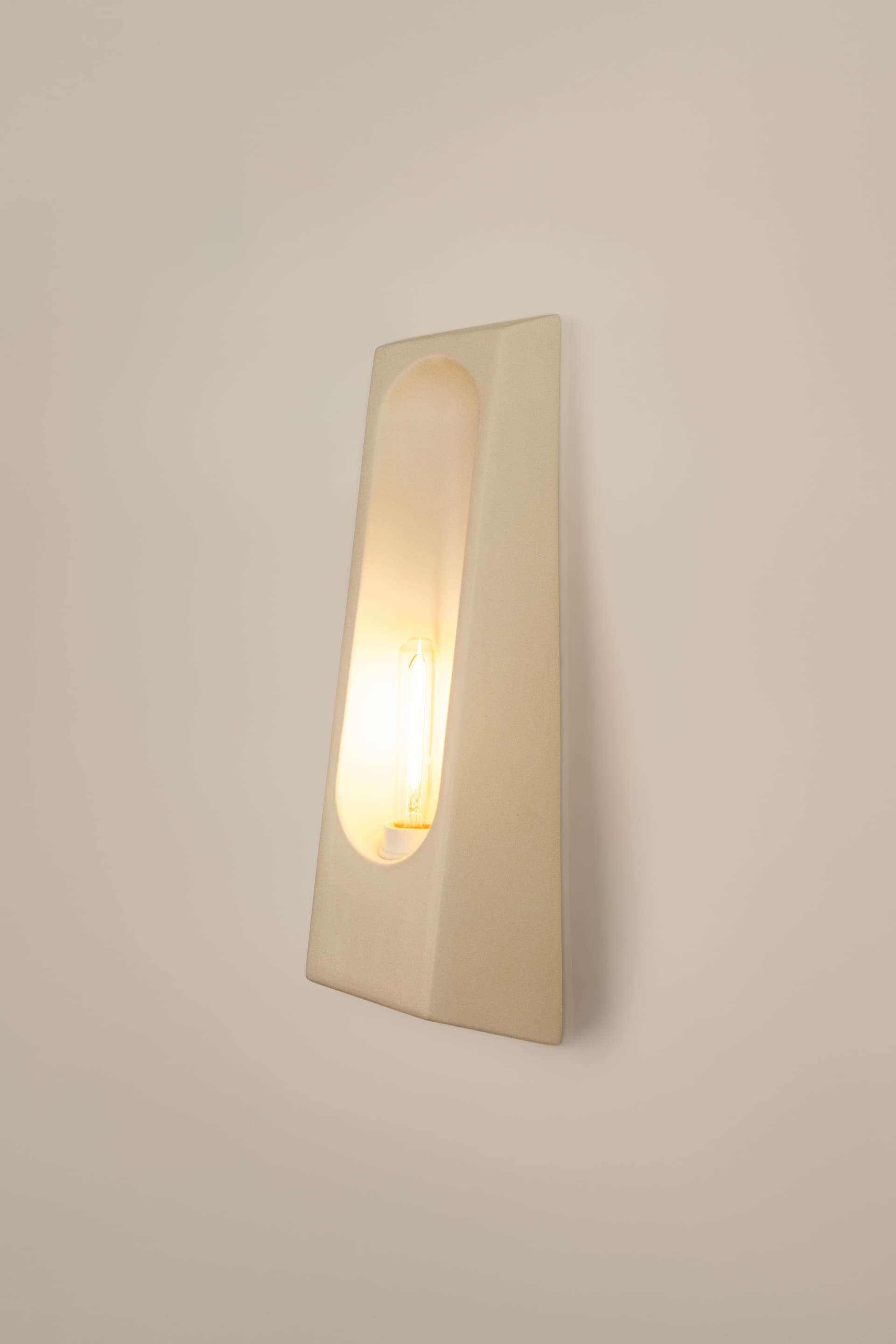 Wall sconce Alcove off-white, Violaine d'Harcourt