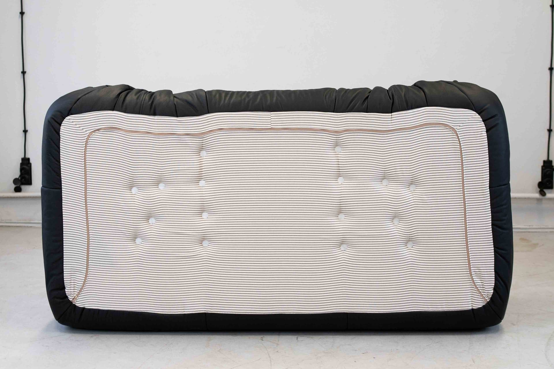 Sofa Togo z podłokietnikami, skóra czarna madras - 298993