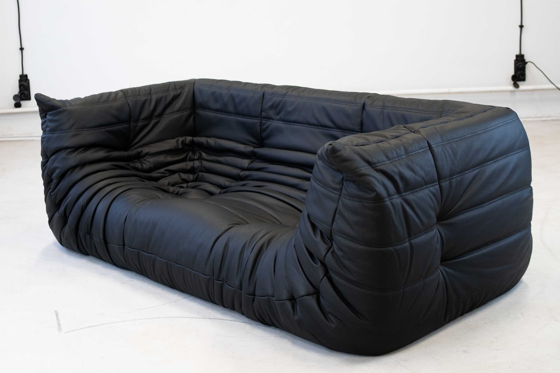 Sofa Togo z podłokietnikami, skóra czarna madras - 298984