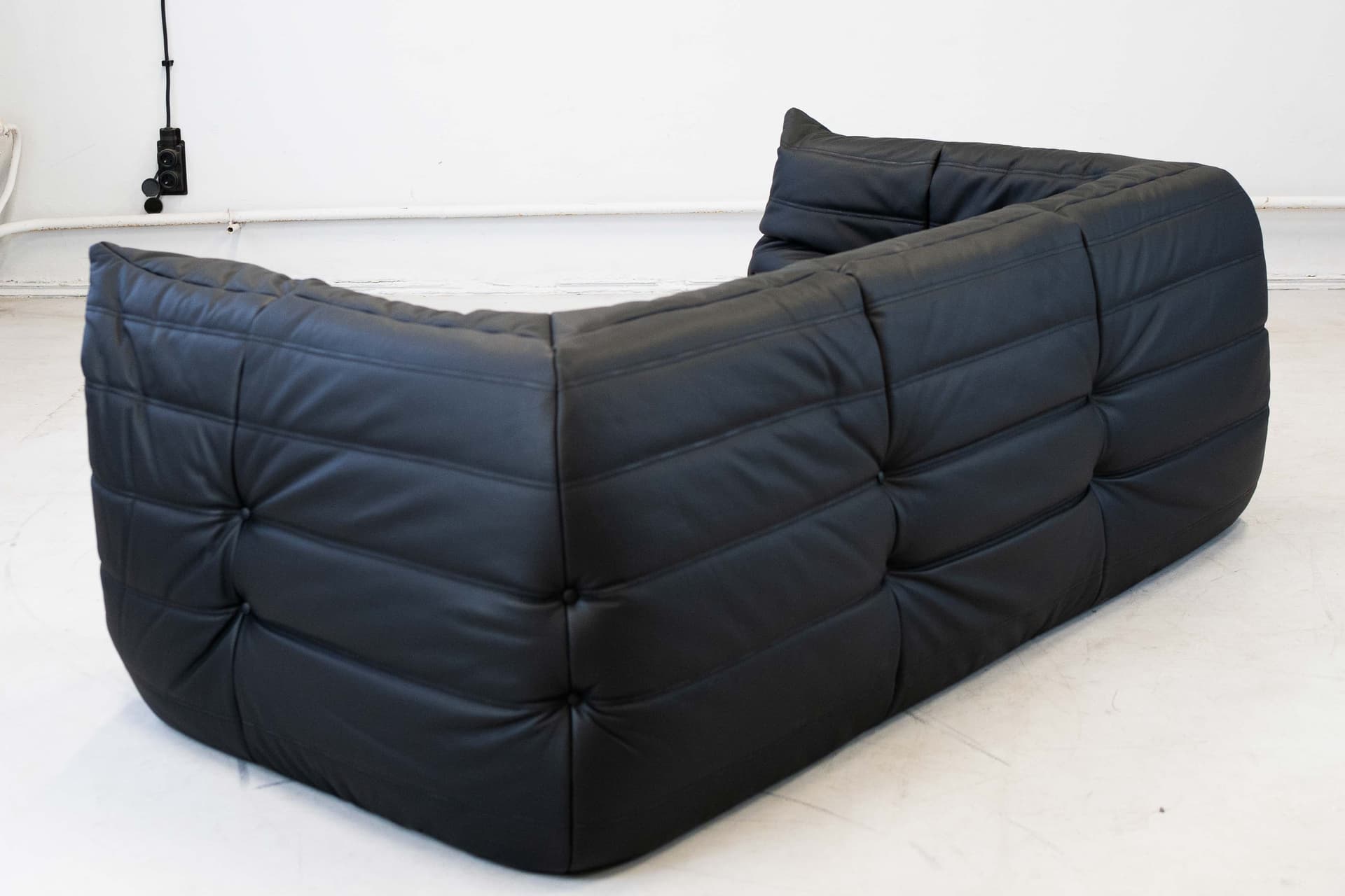 Sofa Togo z podłokietnikami, skóra czarna madras - 298986