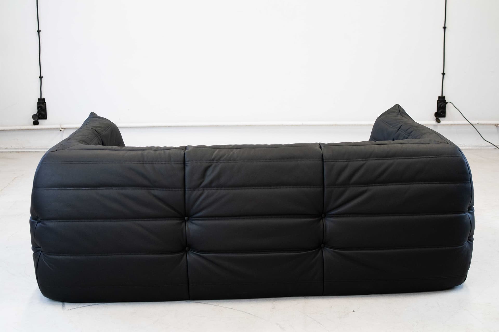 Sofa Togo z podłokietnikami, skóra czarna madras - 298989