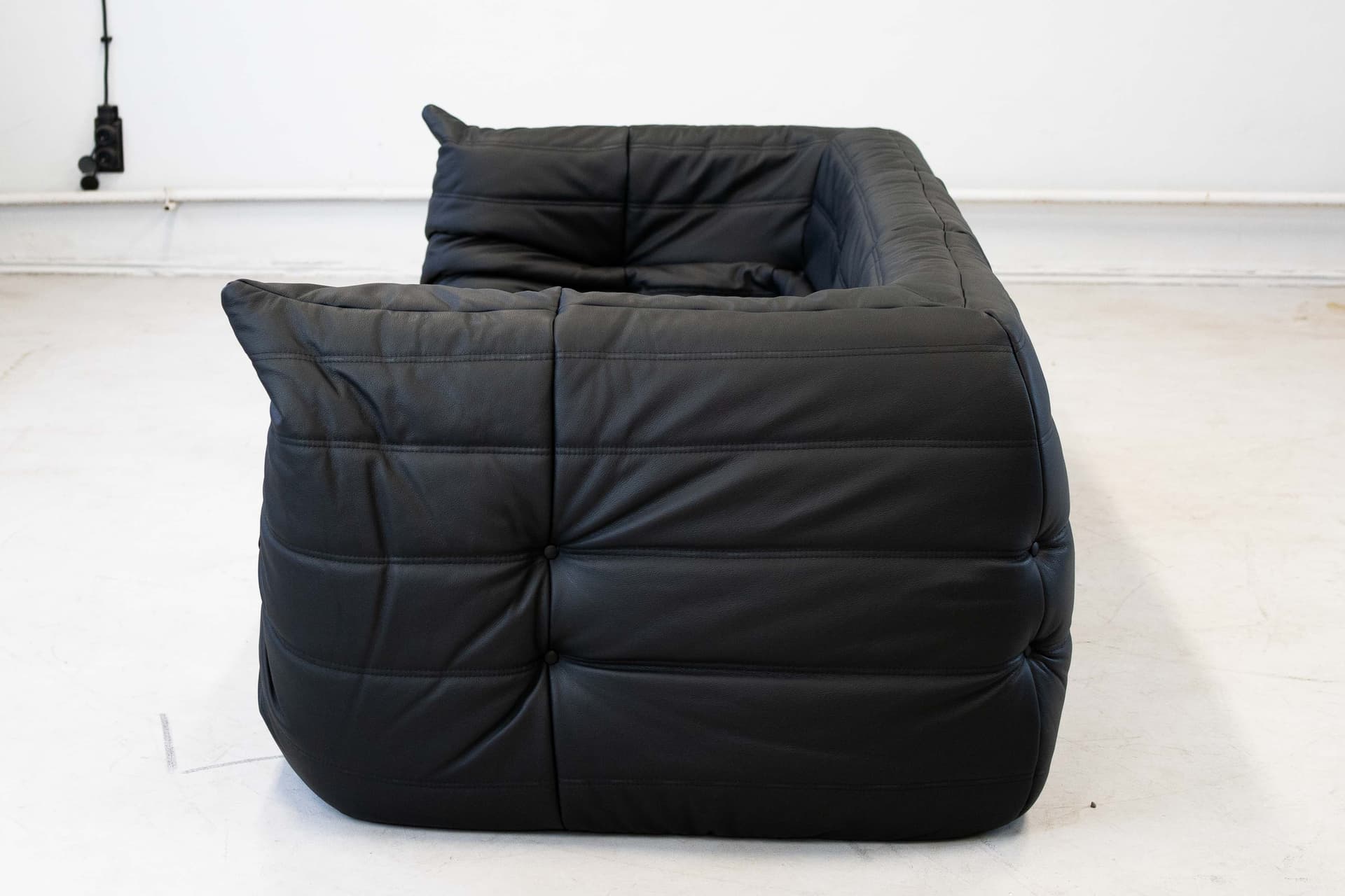 Sofa Togo z podłokietnikami, skóra czarna madras - 298985