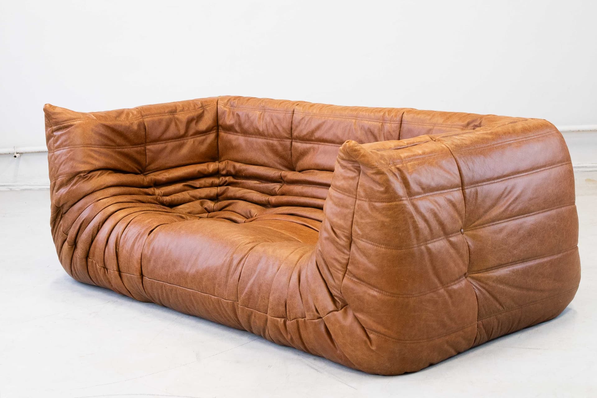 Sofa Togo z podłokietnikami, skóra brązowa dubai pine - 298971