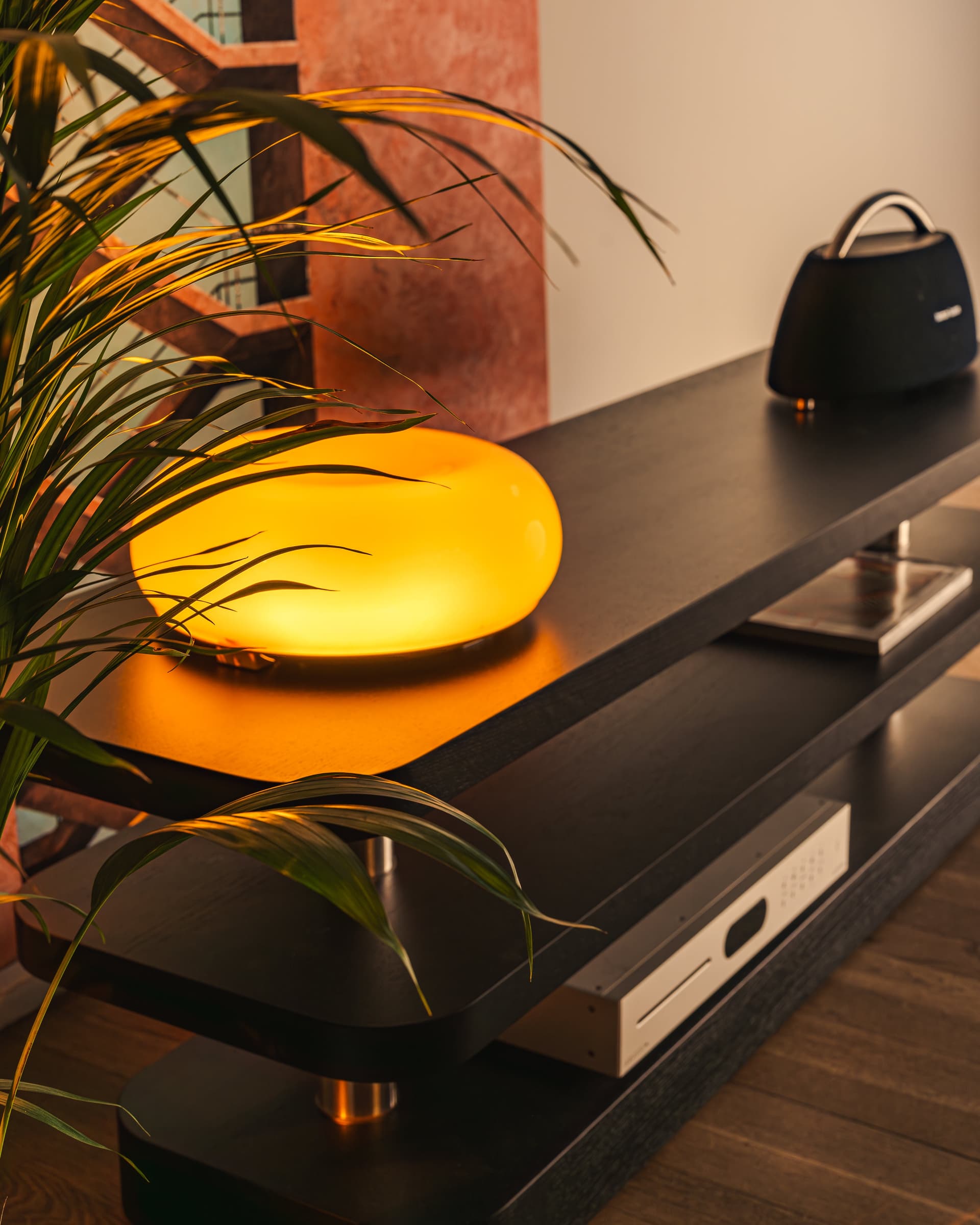 Szafka RTV Rel czarny i stal szczotkowana, Feum - 33334