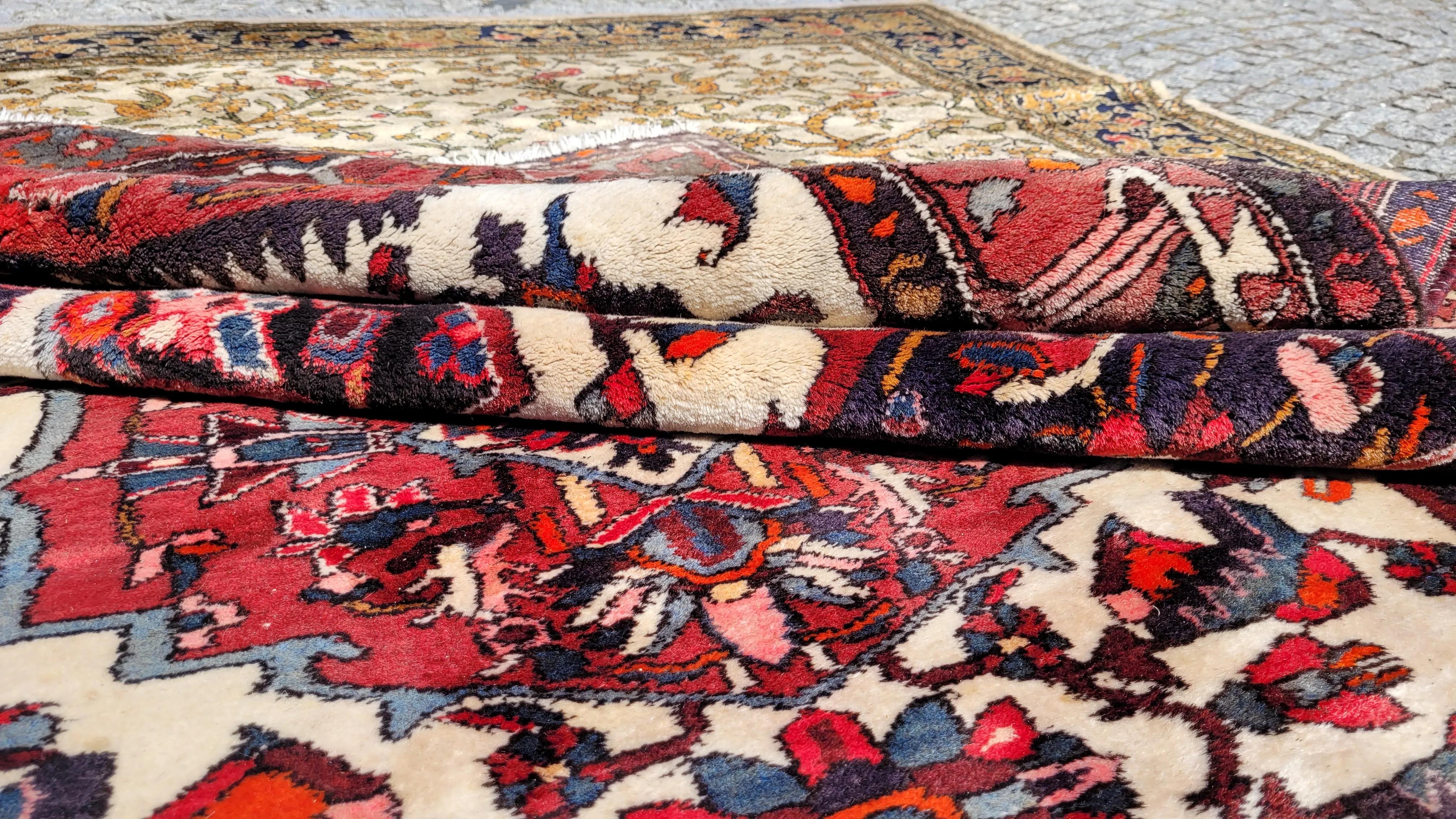 Rug Bakhtiar 215x335 cm, multicolor wool, Iran, 1960s. - Persian Rugs